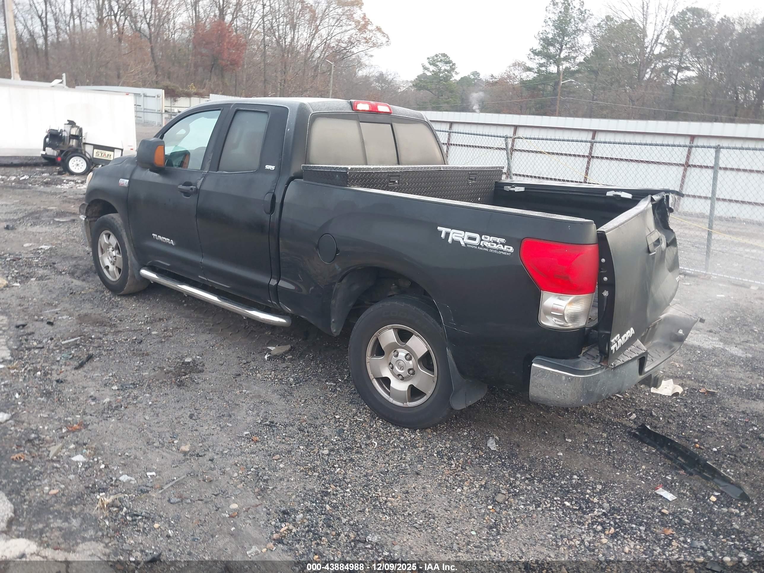 TOYOTA TUNDRA image 3