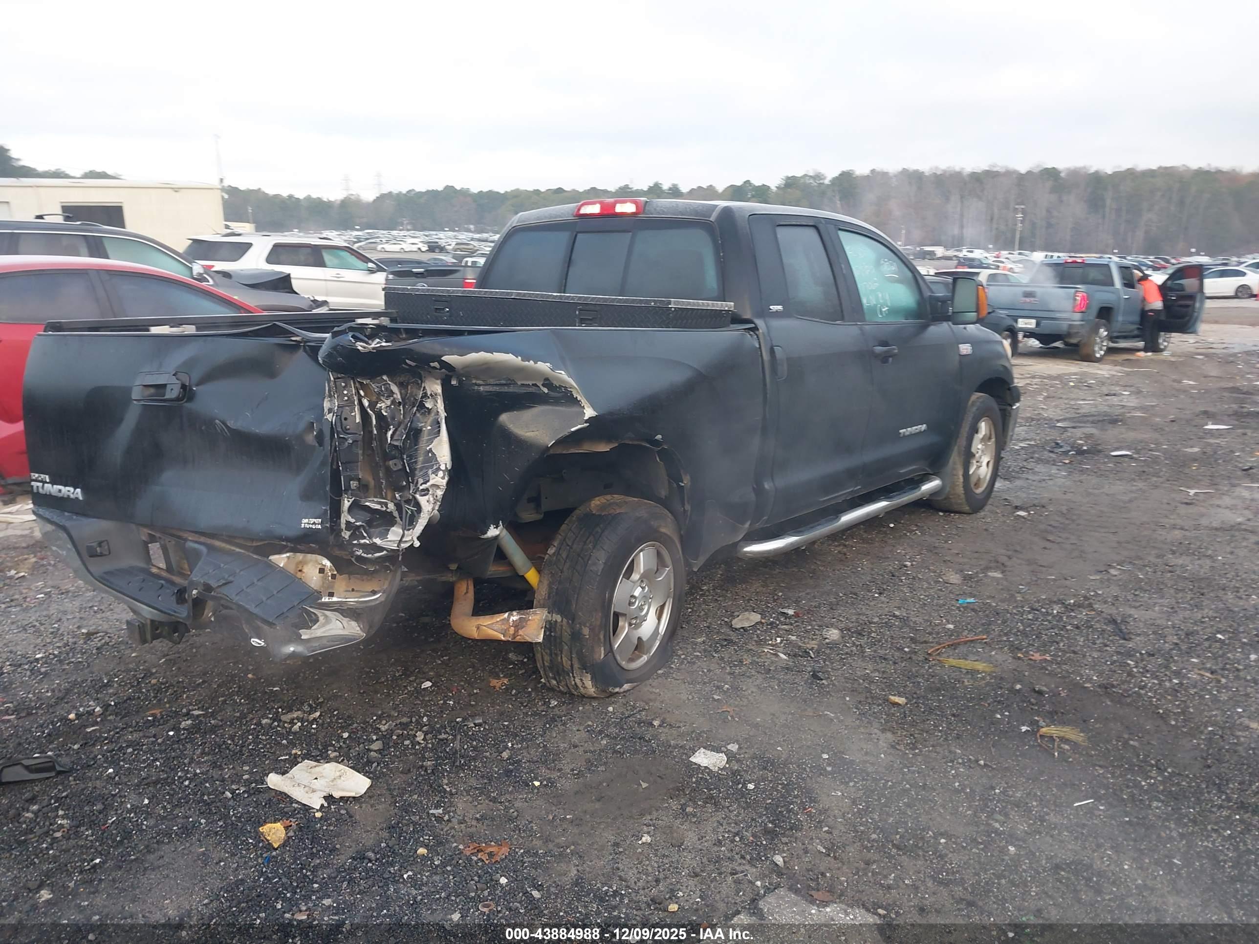 TOYOTA TUNDRA image 4