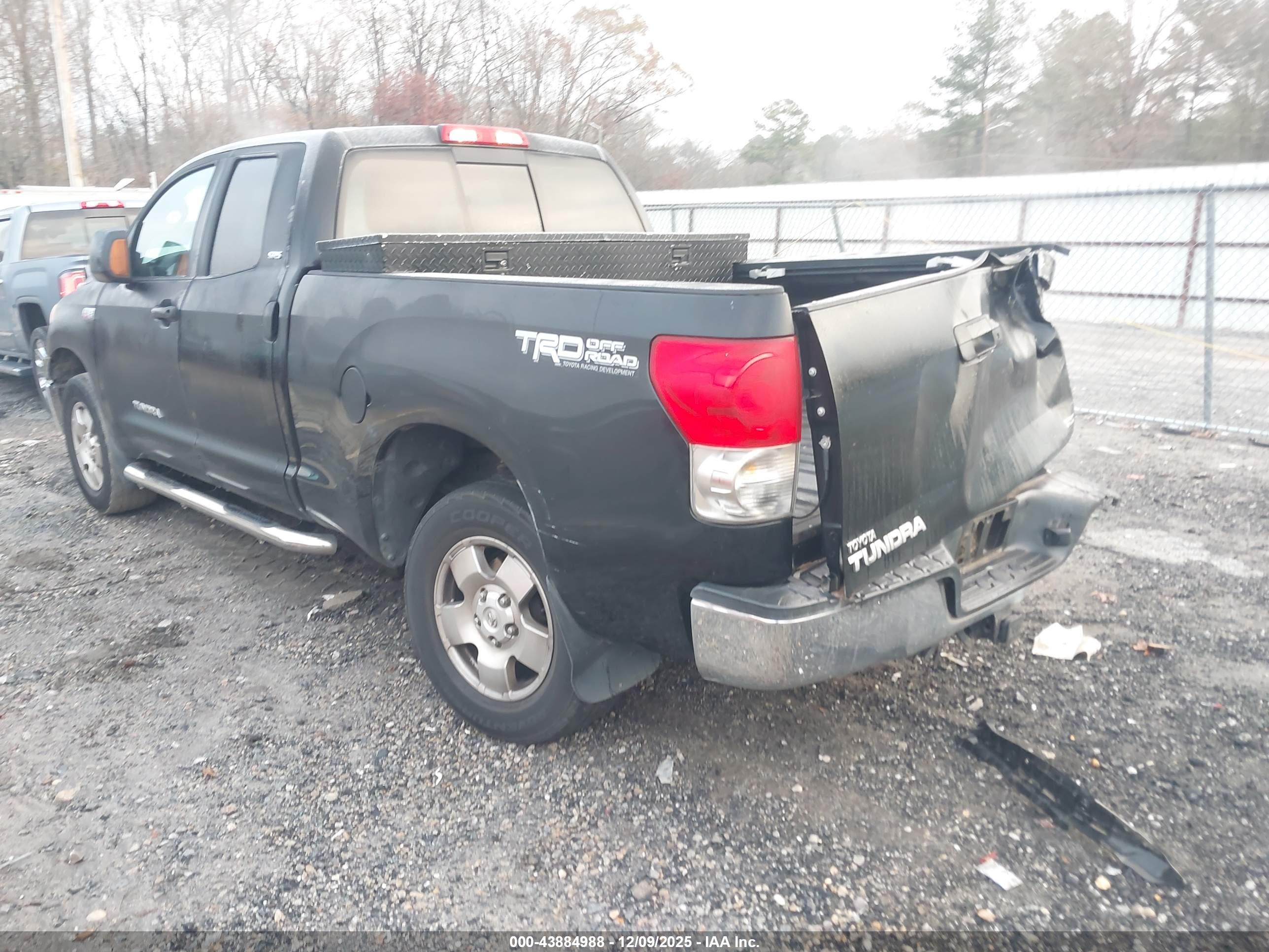 TOYOTA TUNDRA image 6