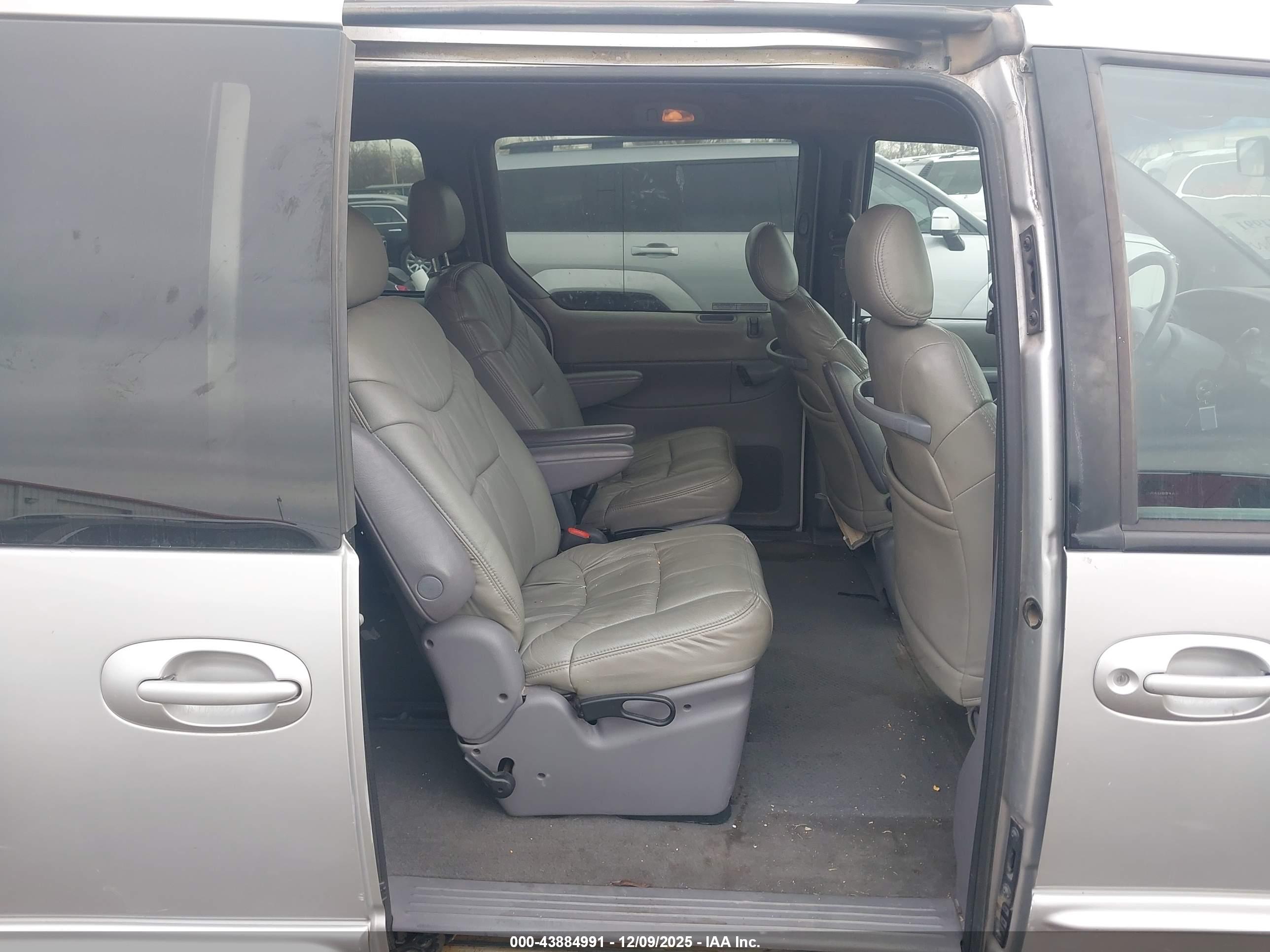 DODGE GRAND image 8