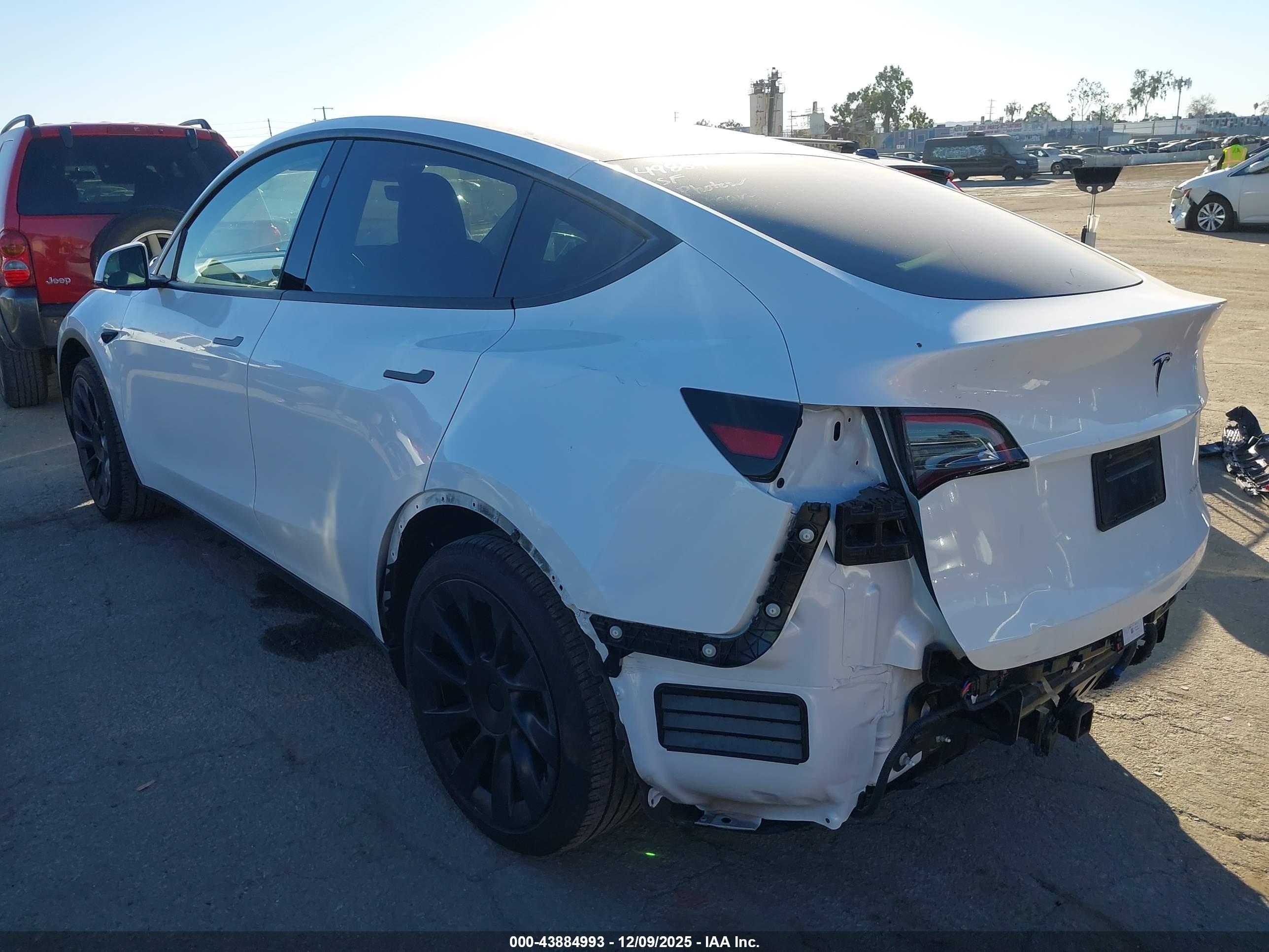 TESLA MODEL image 3