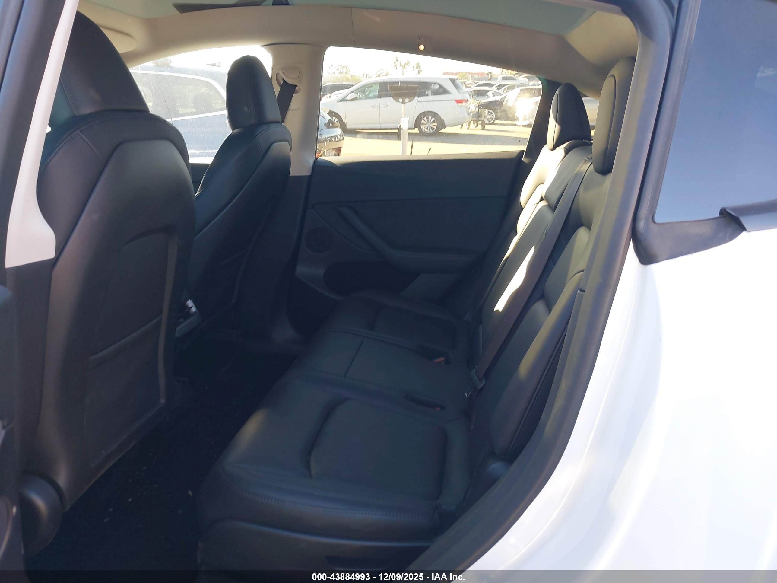 TESLA MODEL image 8