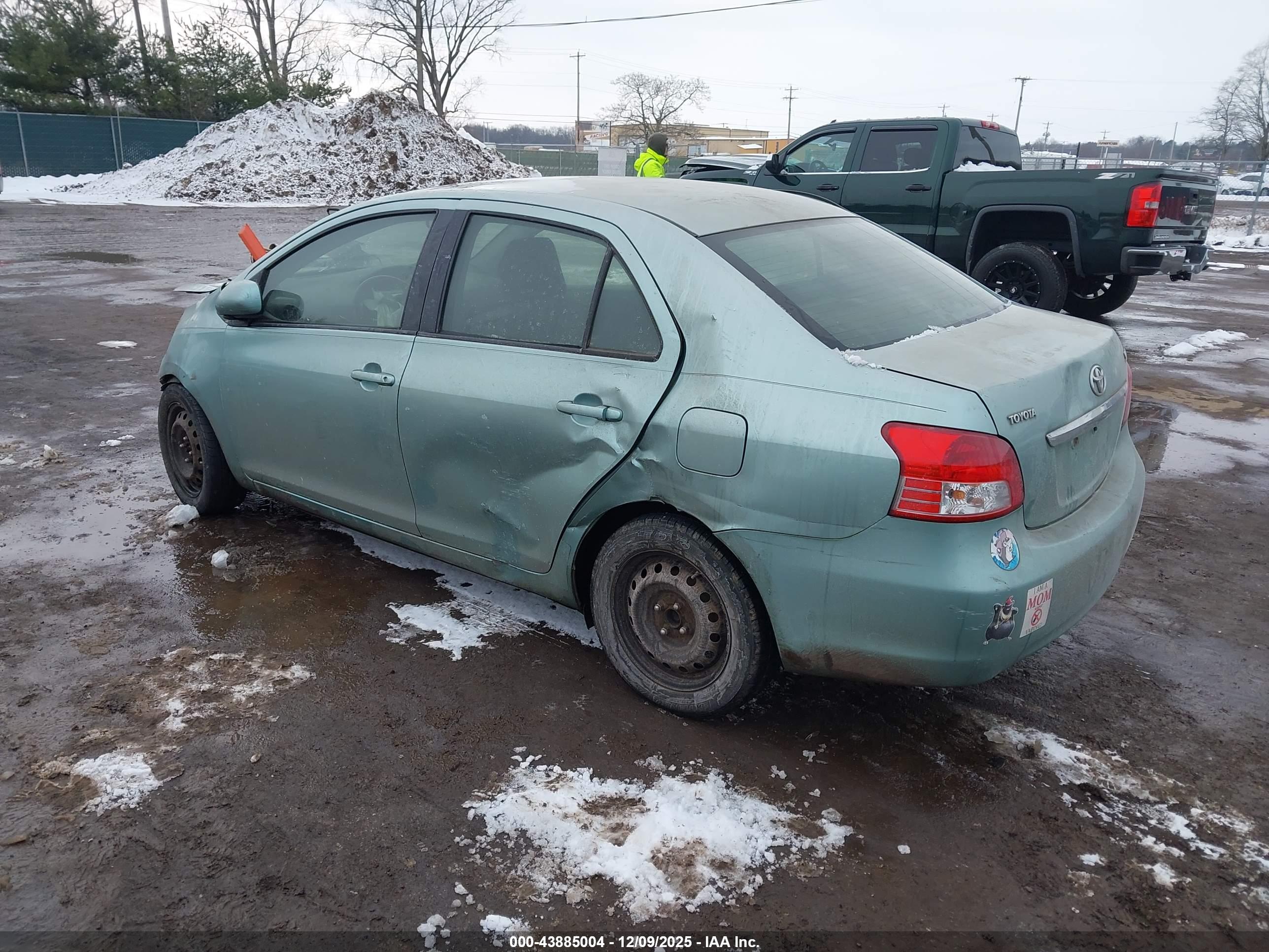 TOYOTA YARIS image 3