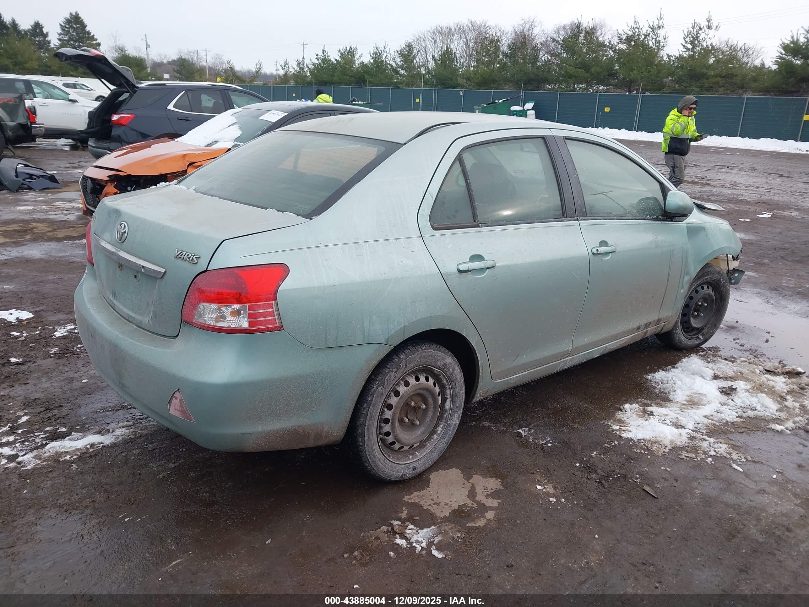 TOYOTA YARIS image 4