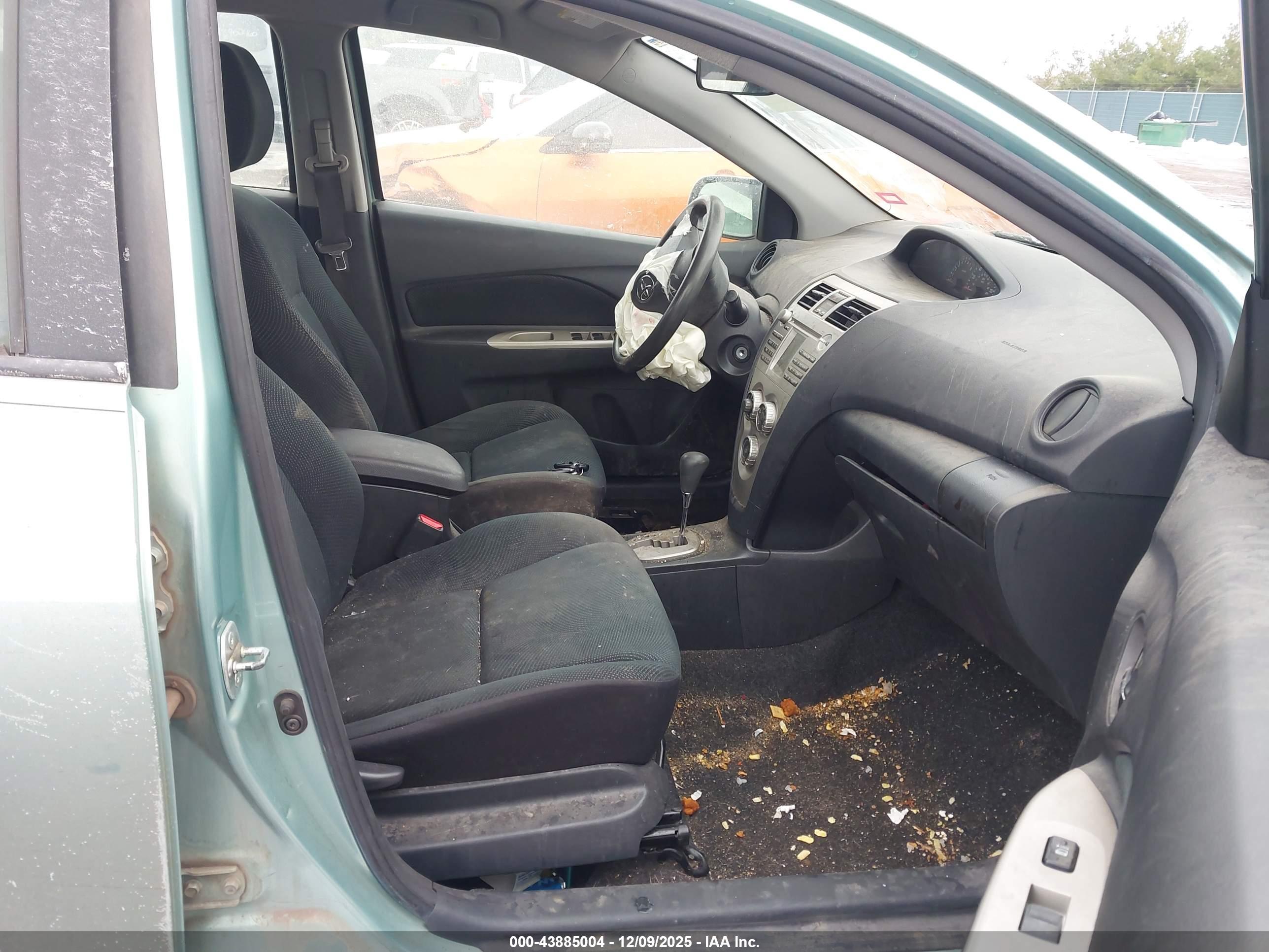 TOYOTA YARIS image 5
