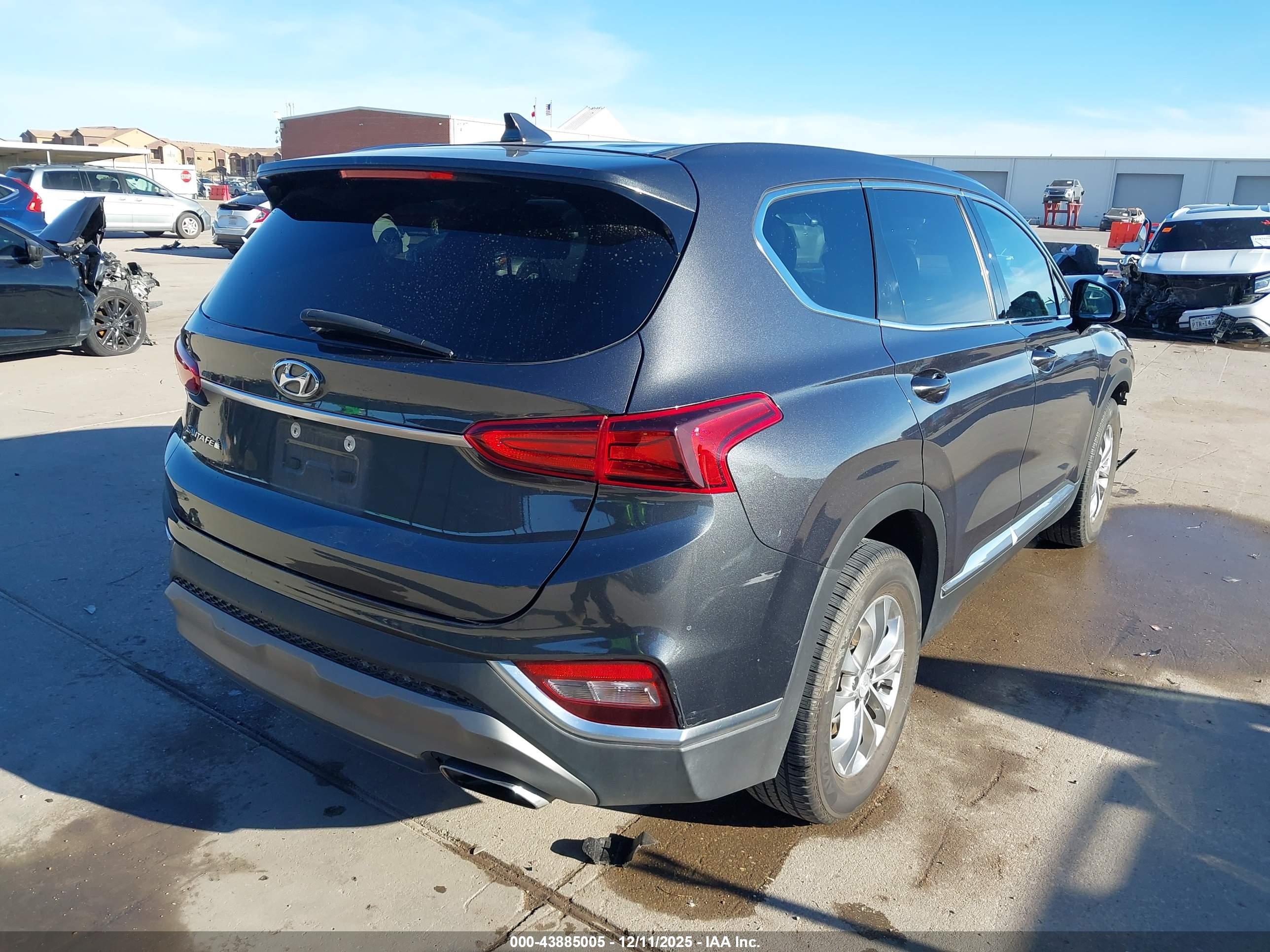 HYUNDAI SANTA image 4