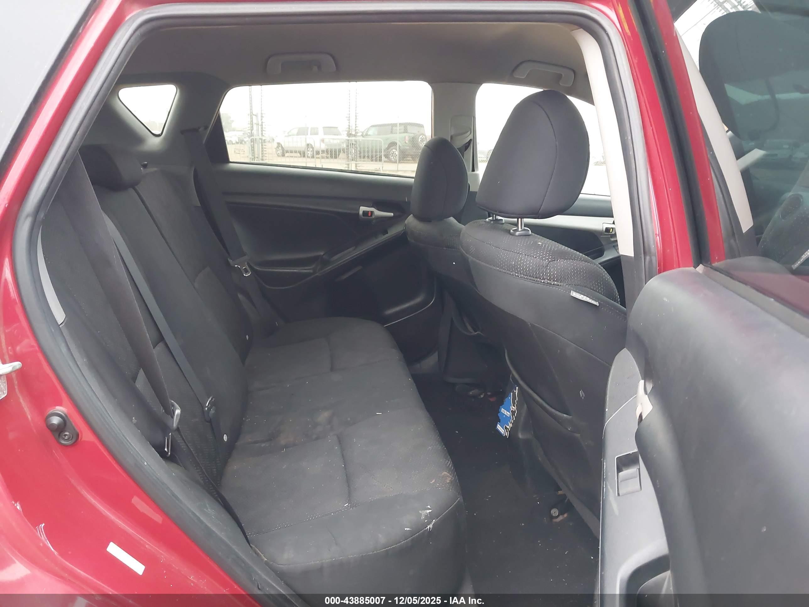 PONTIAC VIBE image 8