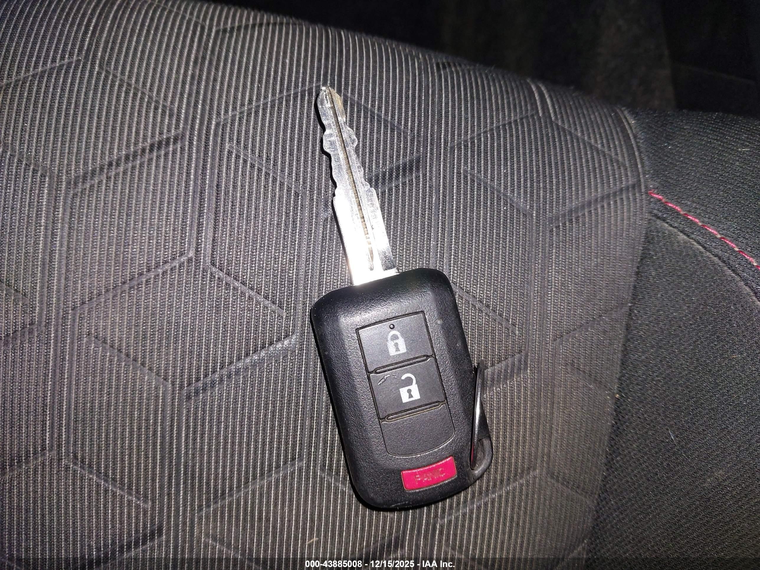 MITSUBISHI OUTLANDER image 11