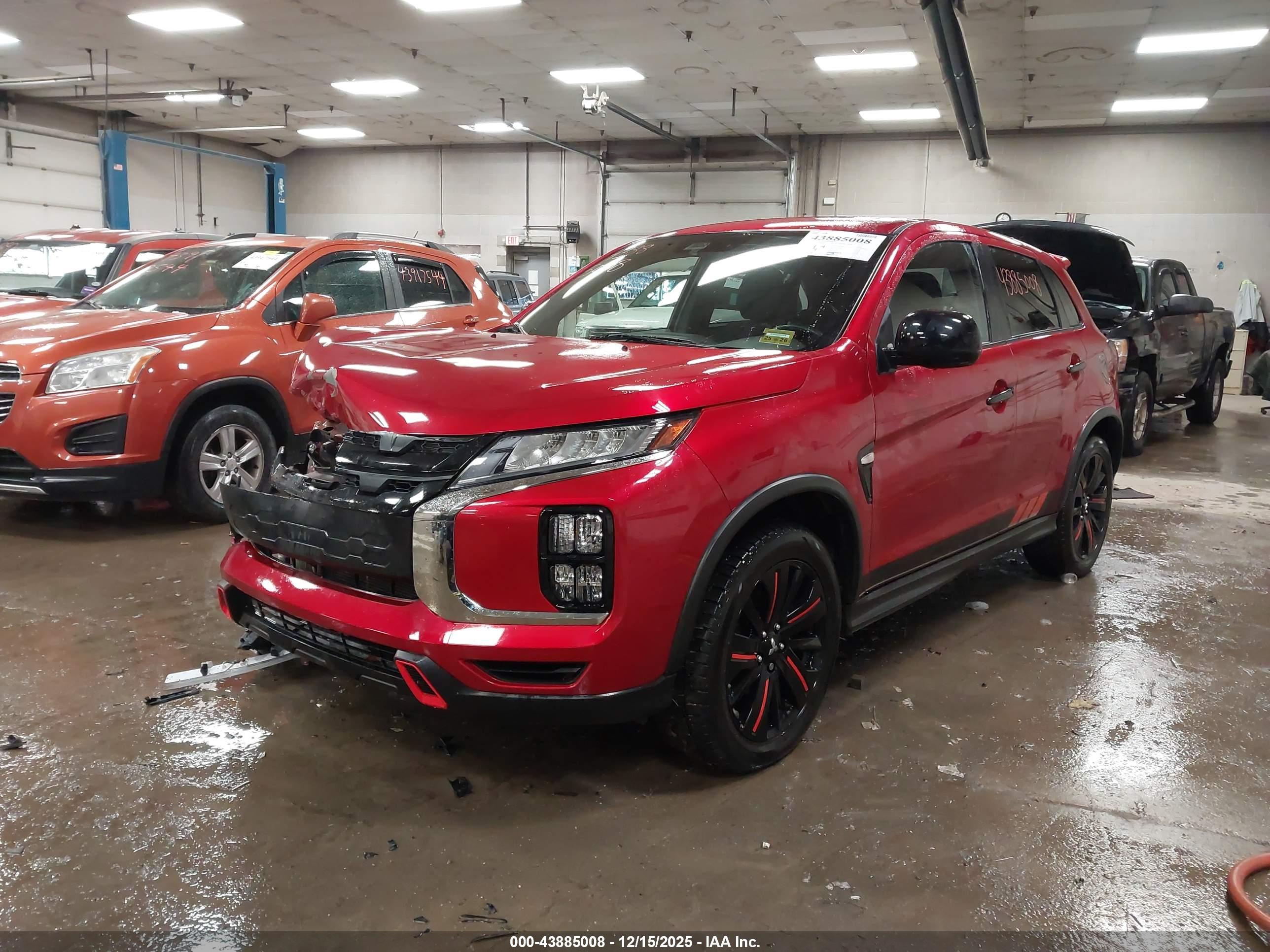 MITSUBISHI OUTLANDER image 2