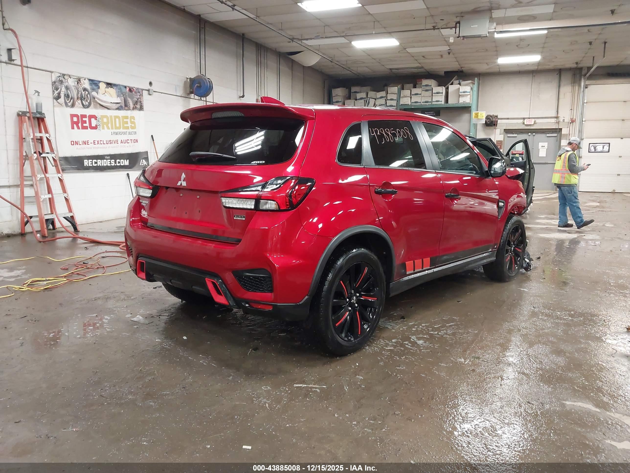 MITSUBISHI OUTLANDER image 4