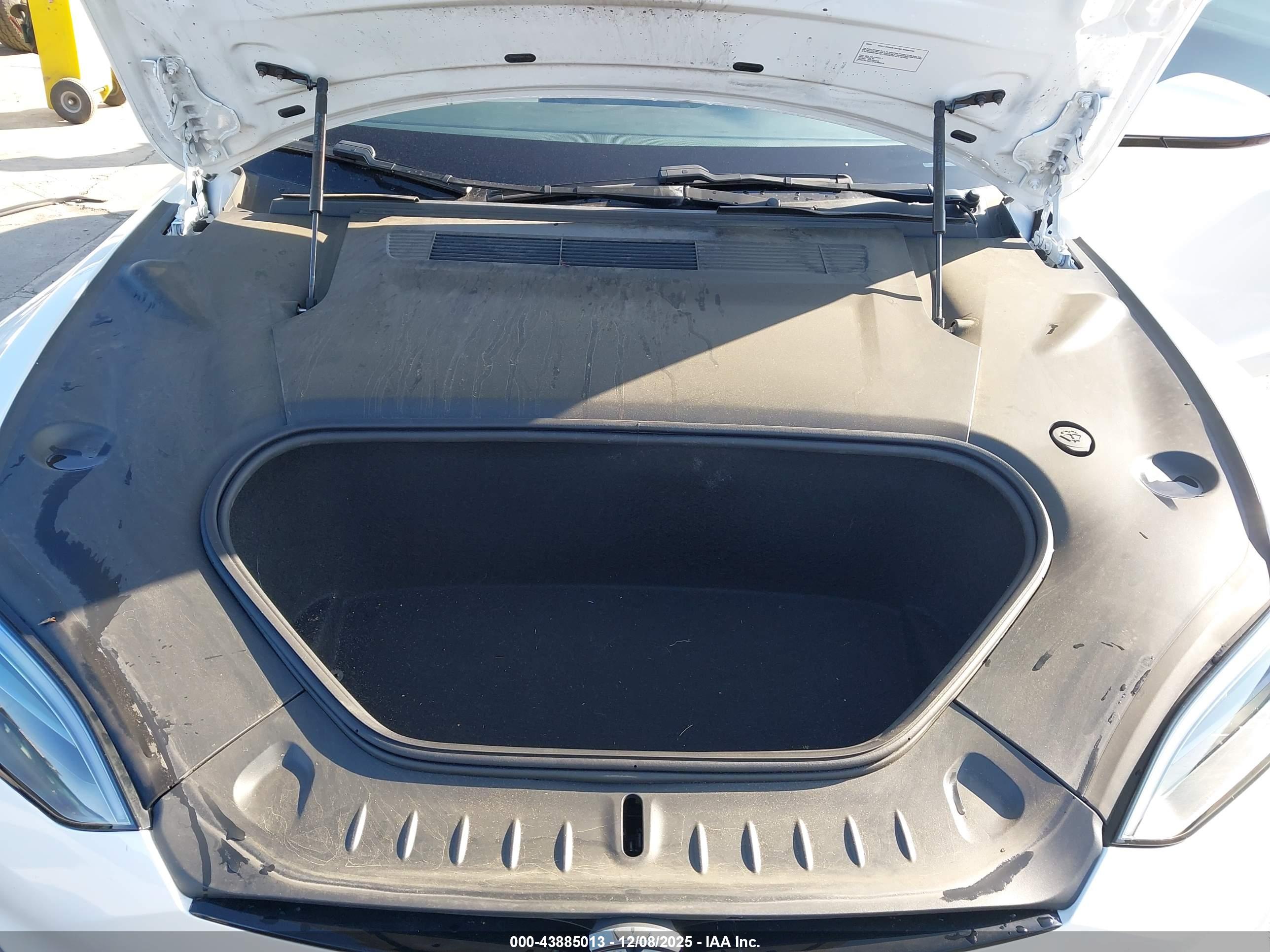TESLA MODEL image 10