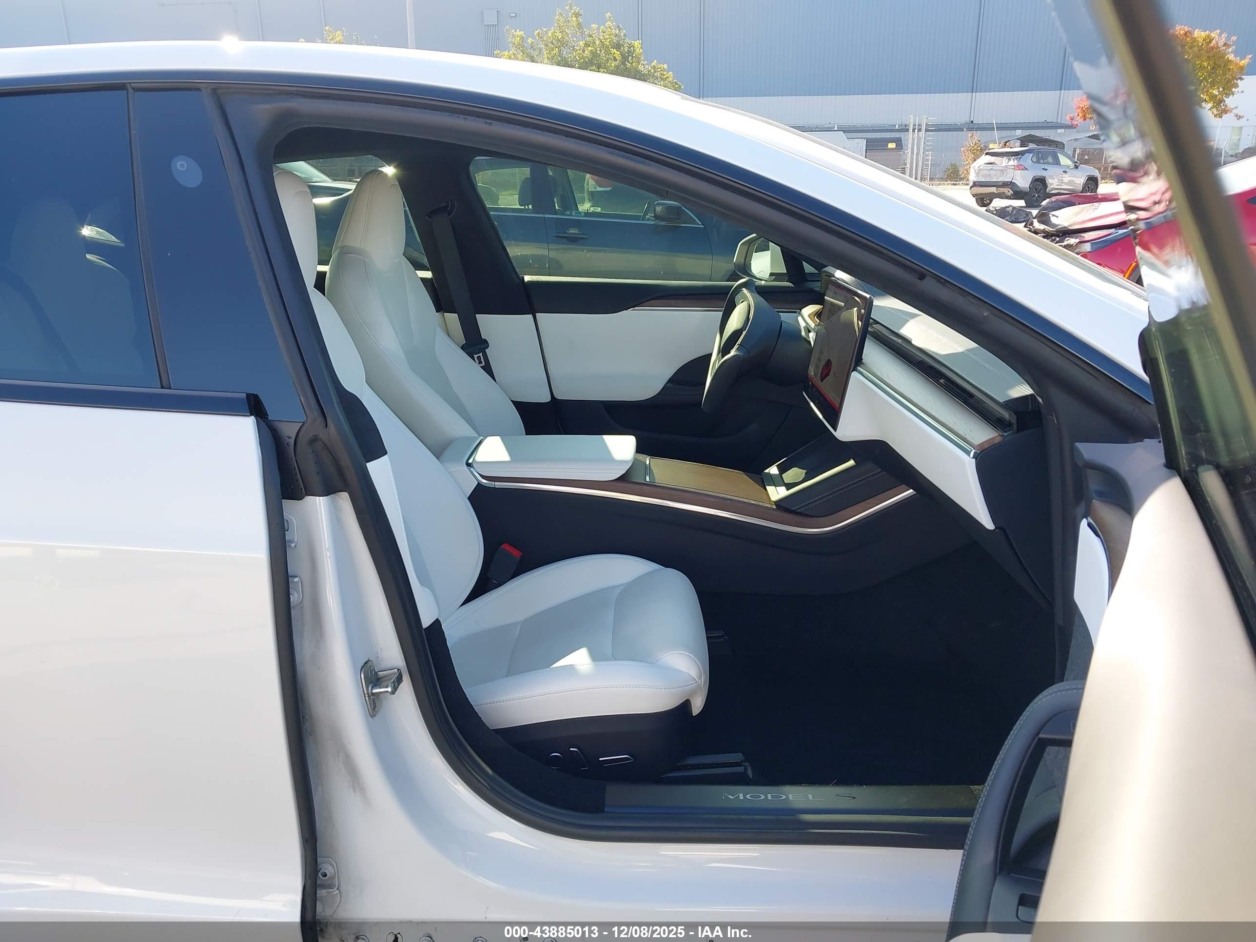 TESLA MODEL image 5