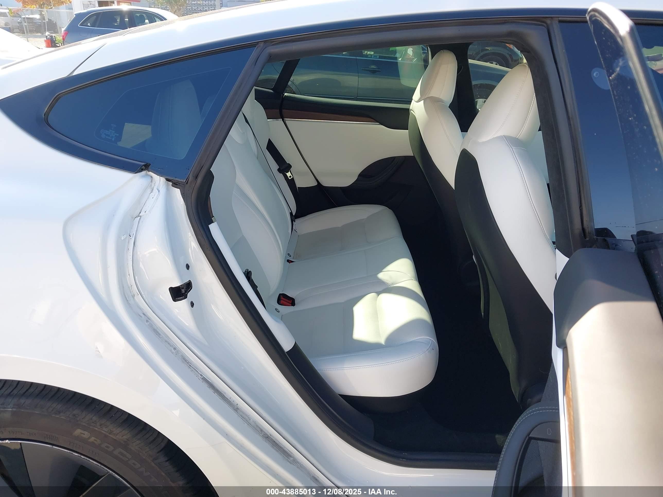 TESLA MODEL image 8
