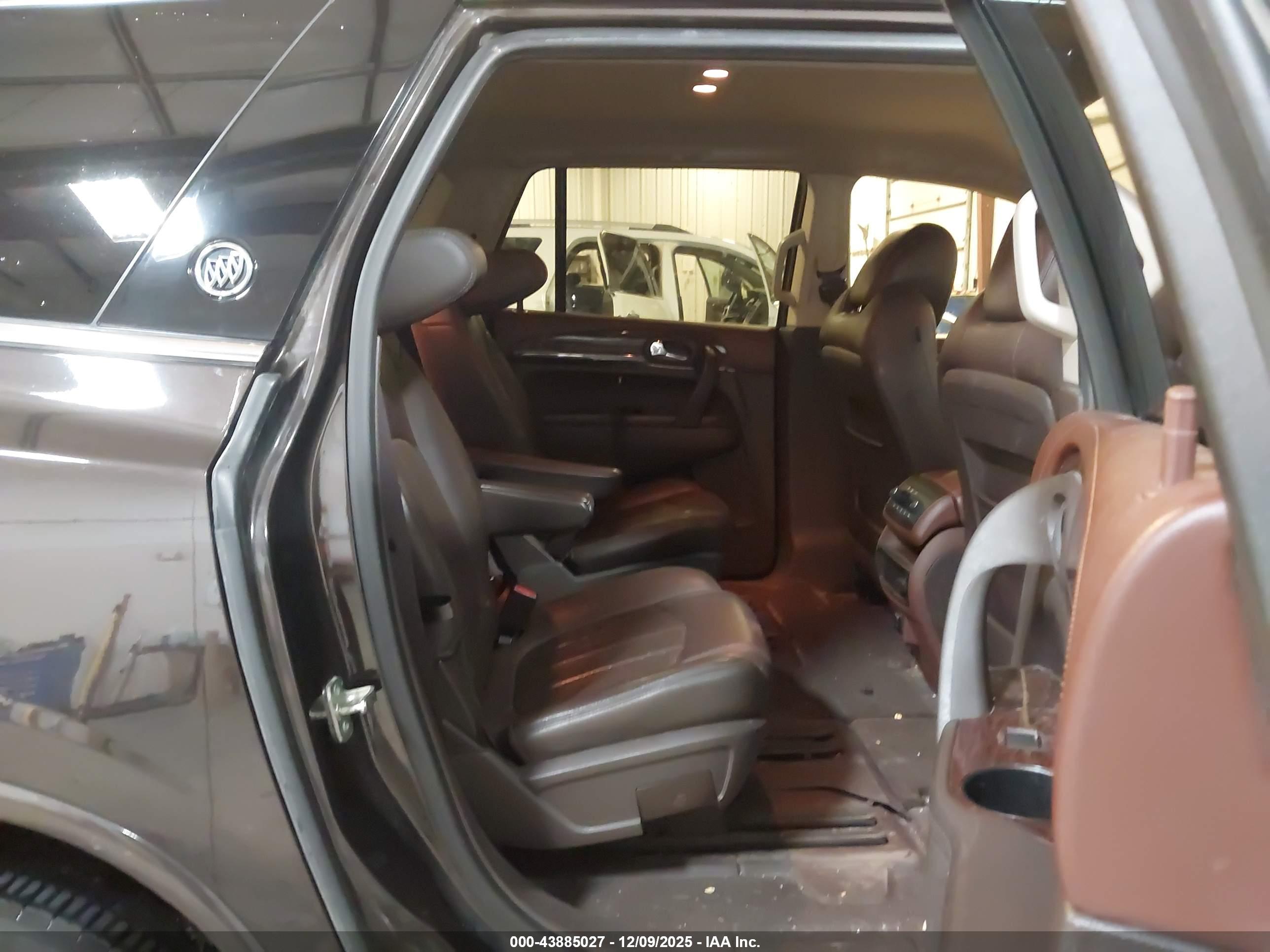 BUICK ENCLAVE image 8
