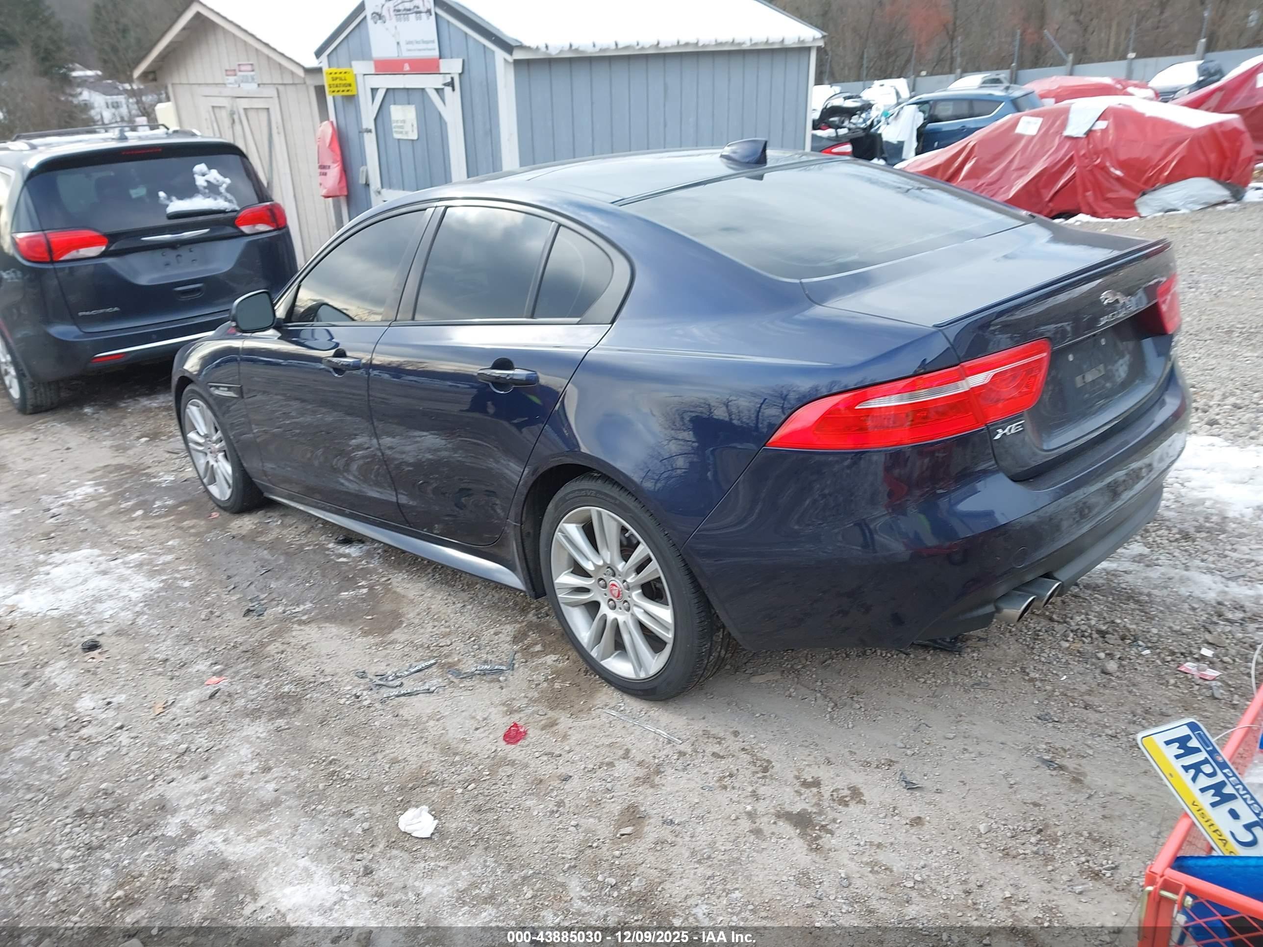 JAGUAR XE image 3
