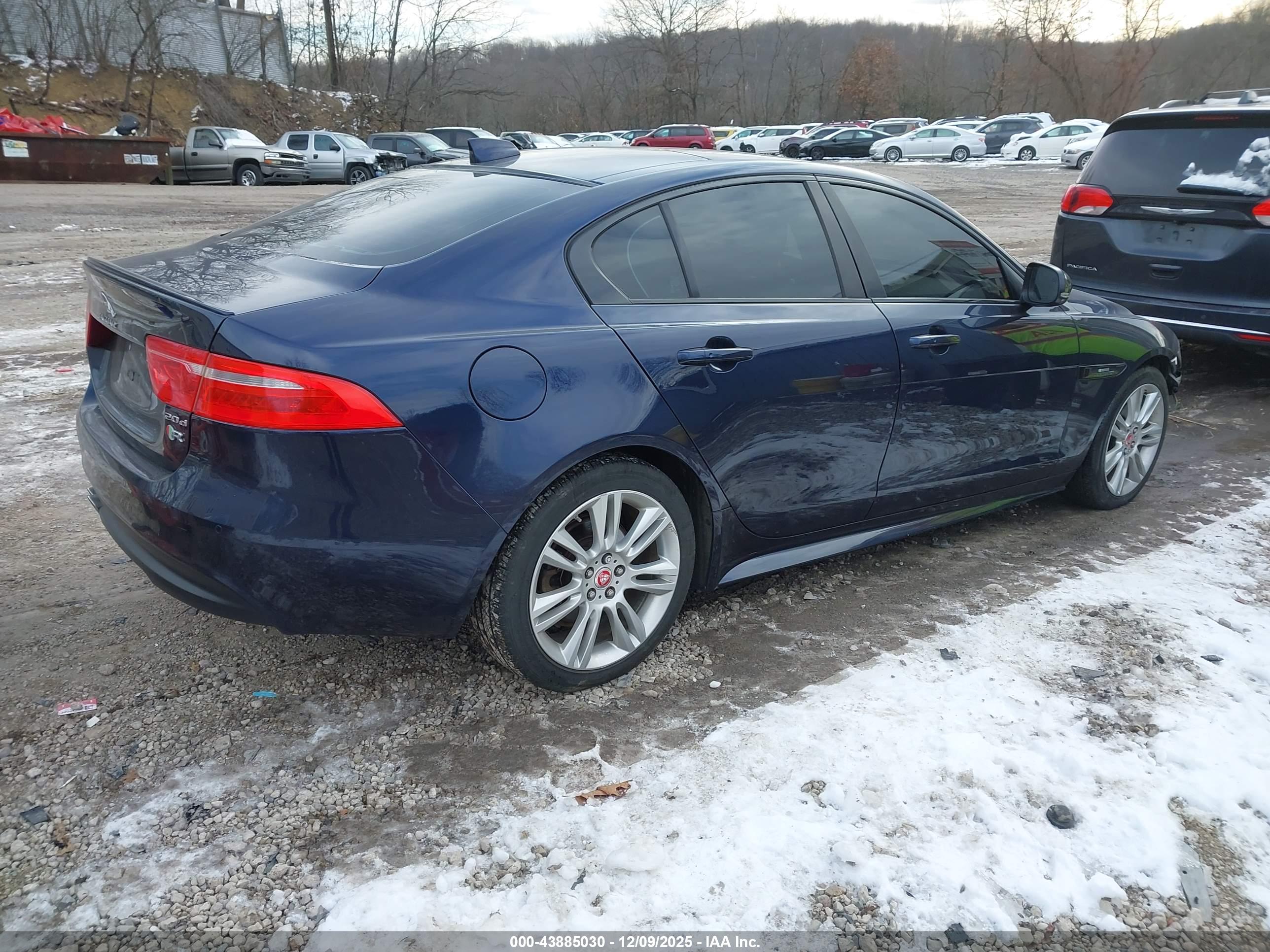 JAGUAR XE image 4