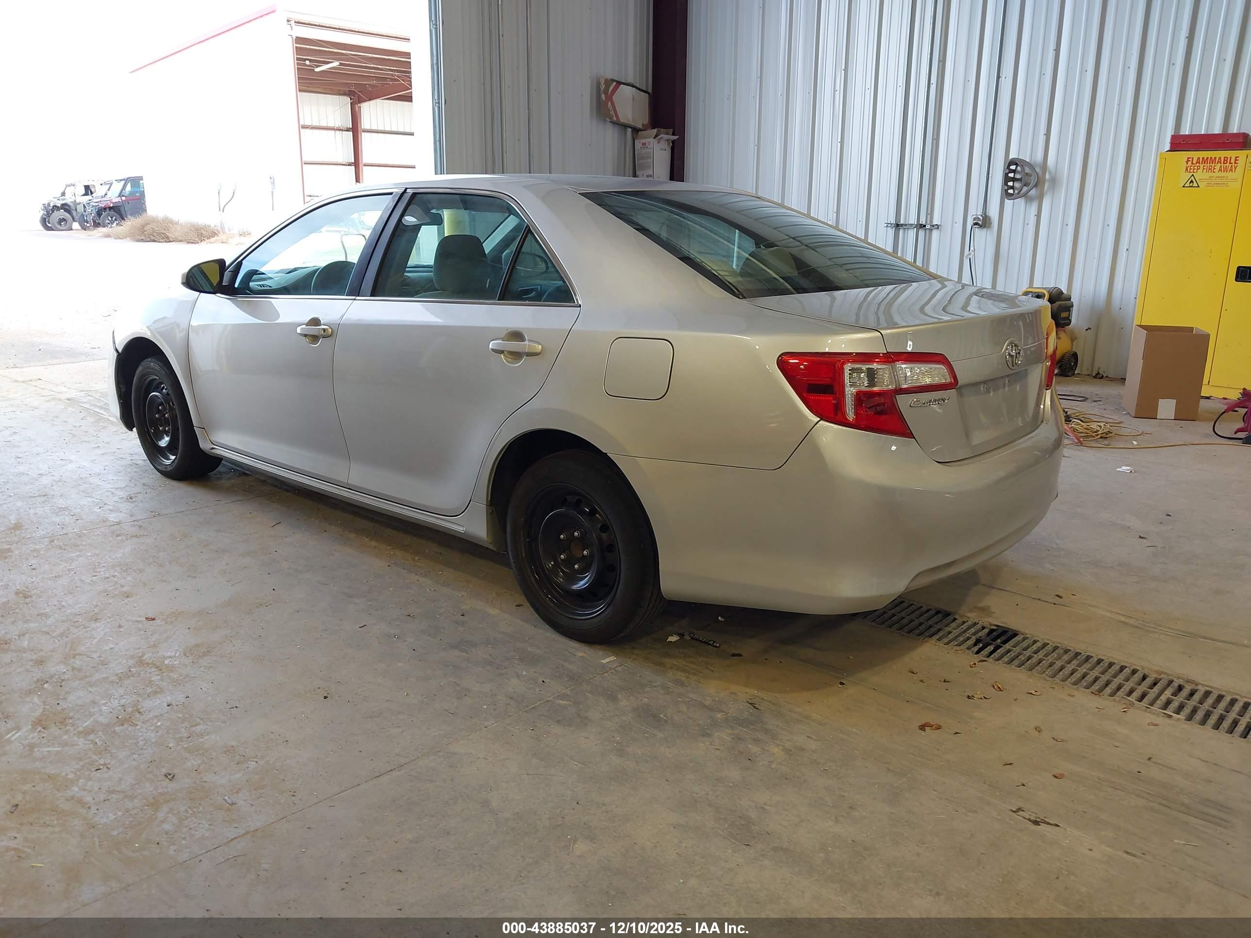 TOYOTA CAMRY image 3