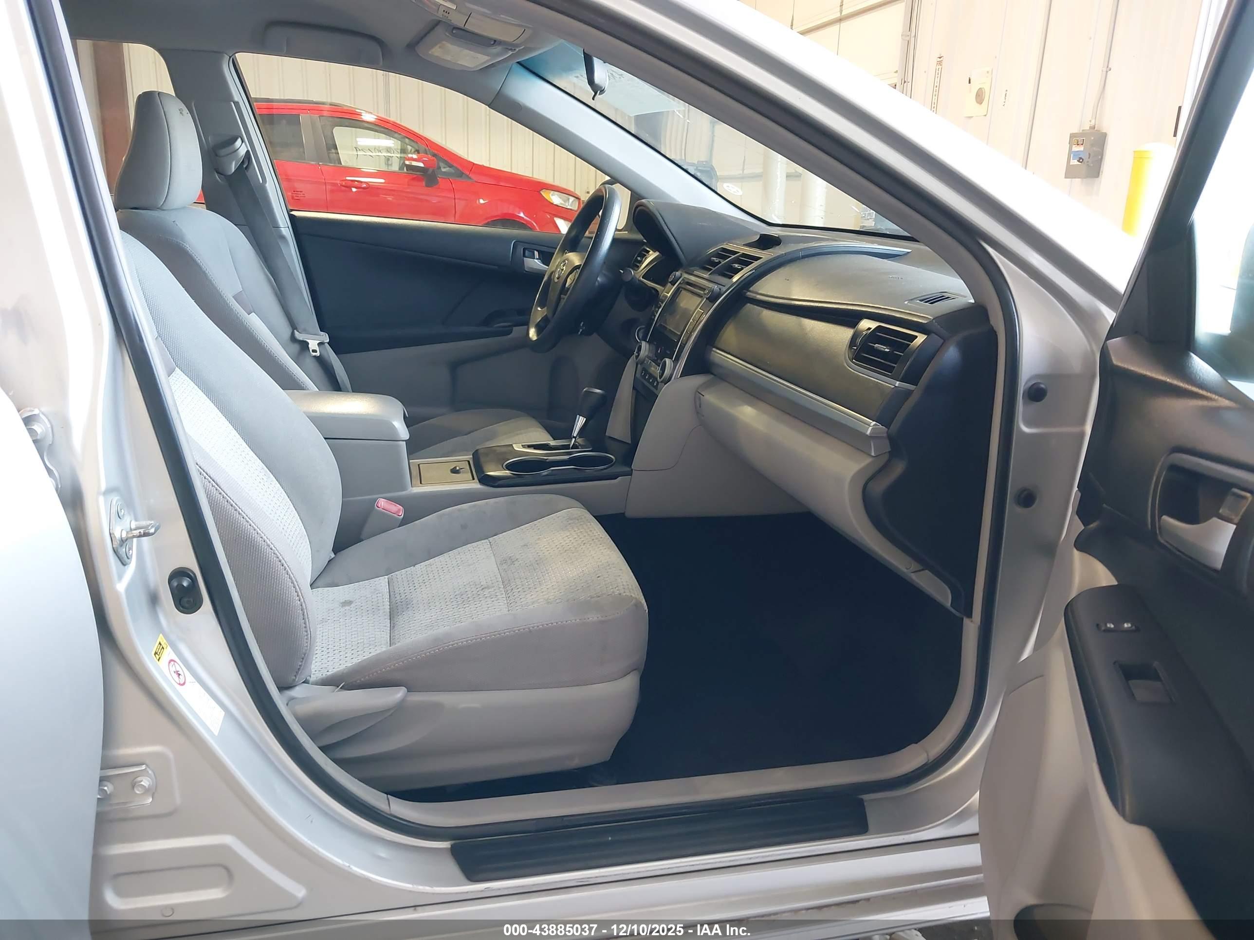 TOYOTA CAMRY image 5