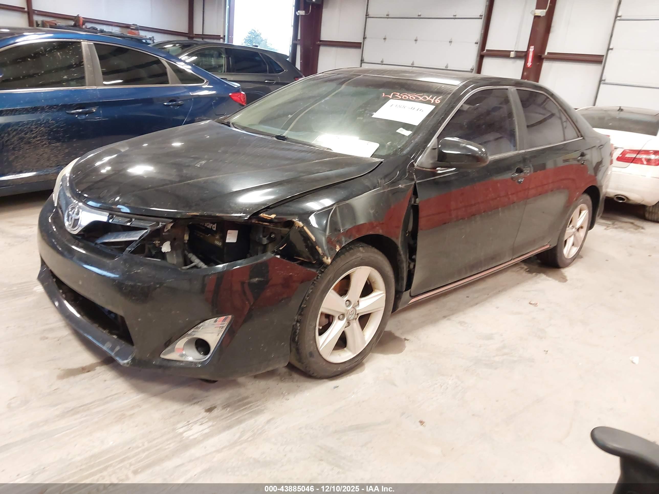 TOYOTA CAMRY image 2