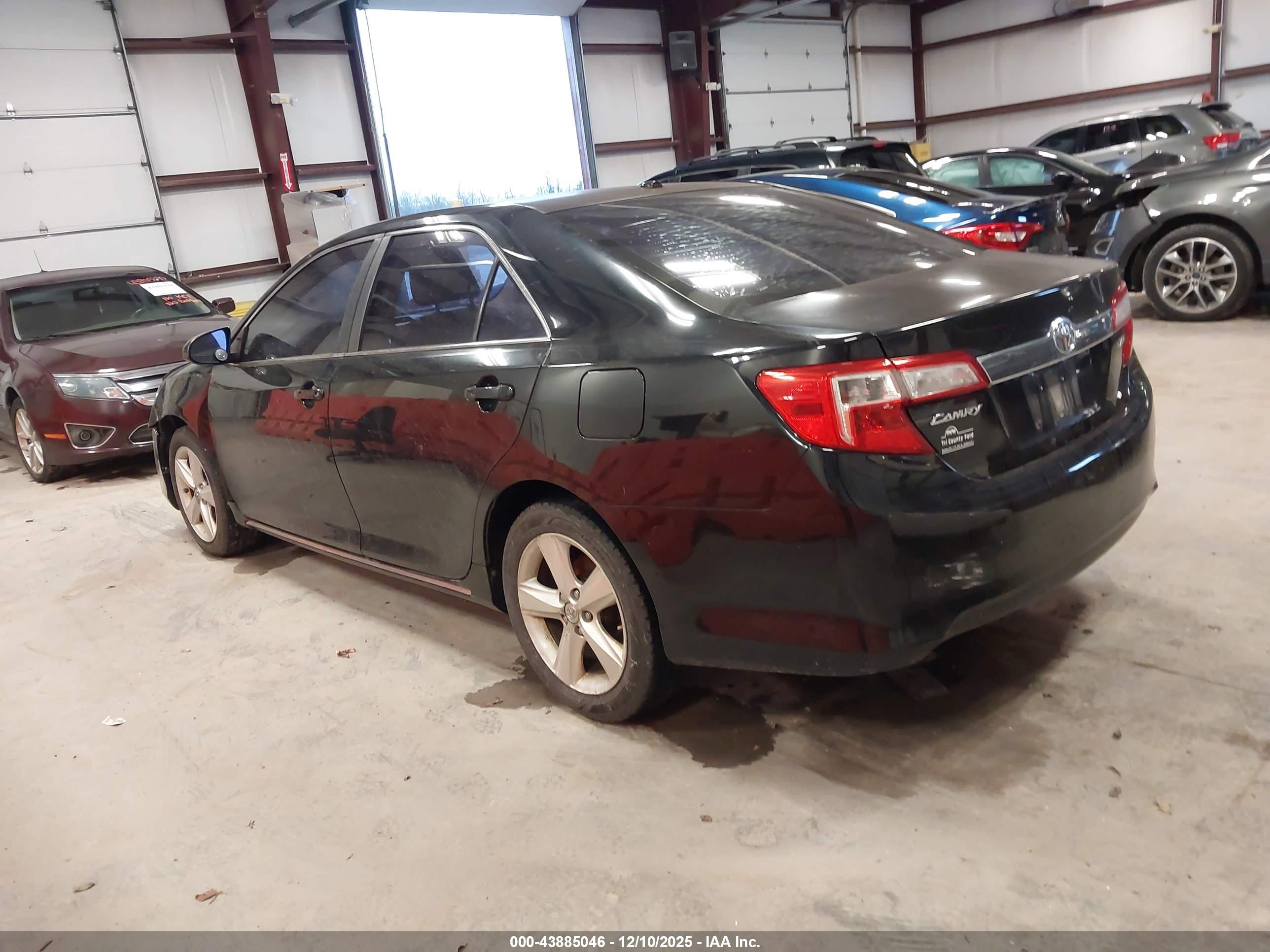 TOYOTA CAMRY image 3