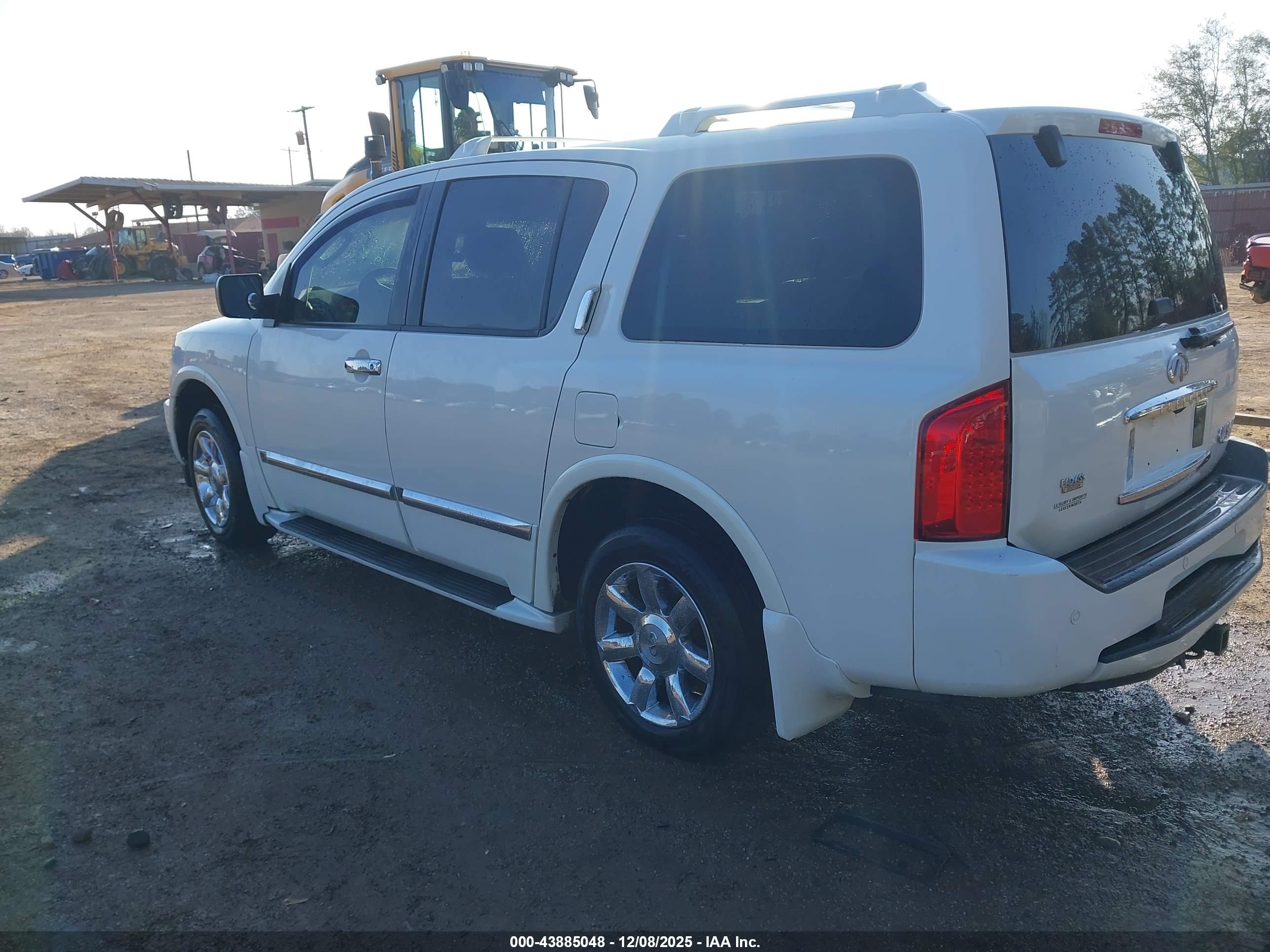 INFINITI QX56 image 3