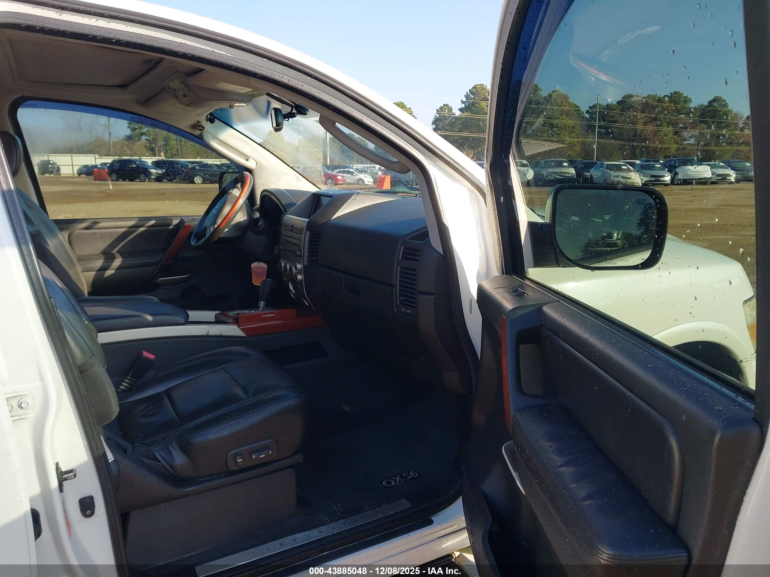 INFINITI QX56 image 5