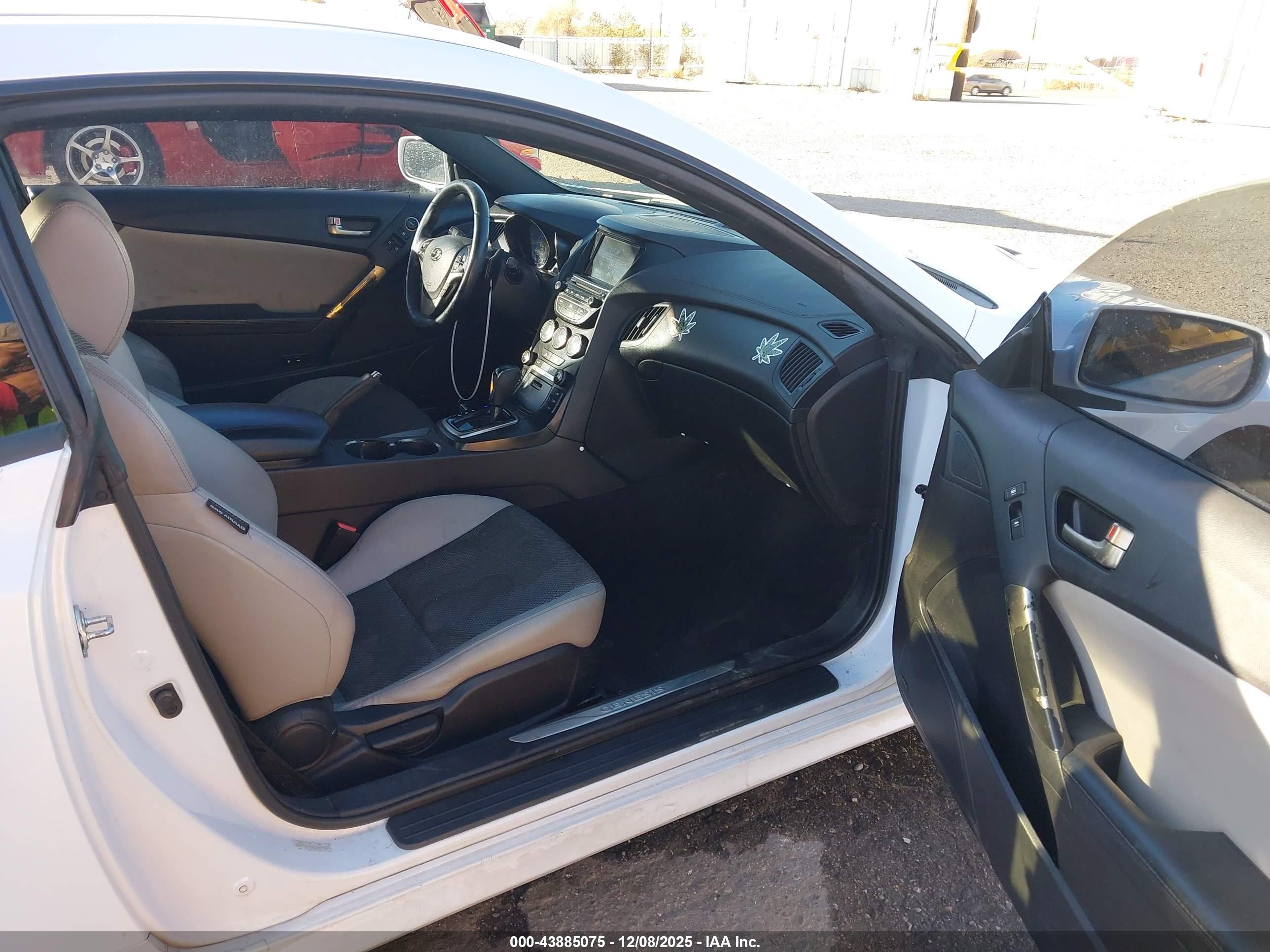 HYUNDAI GENESIS image 5