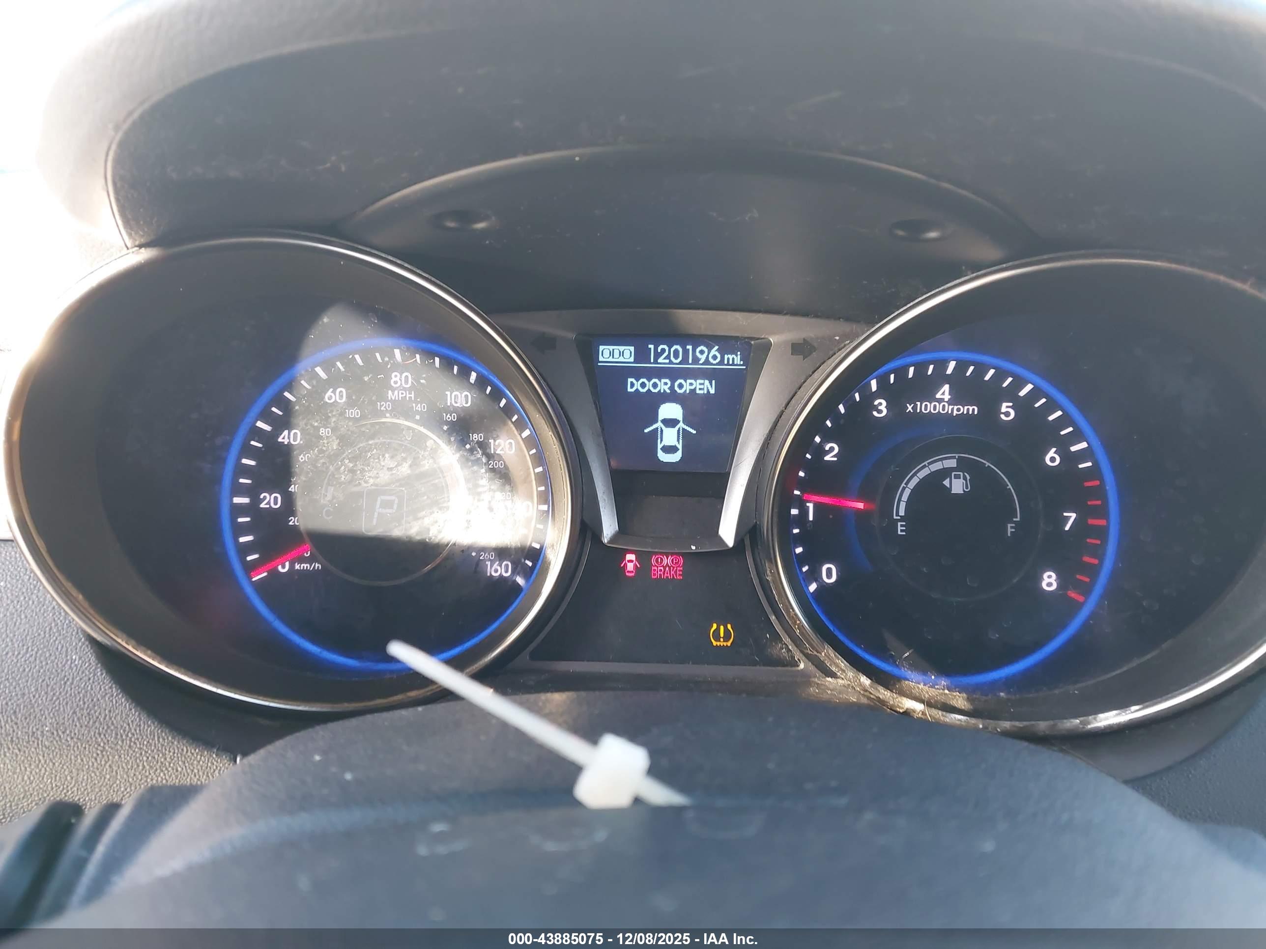 HYUNDAI GENESIS image 7