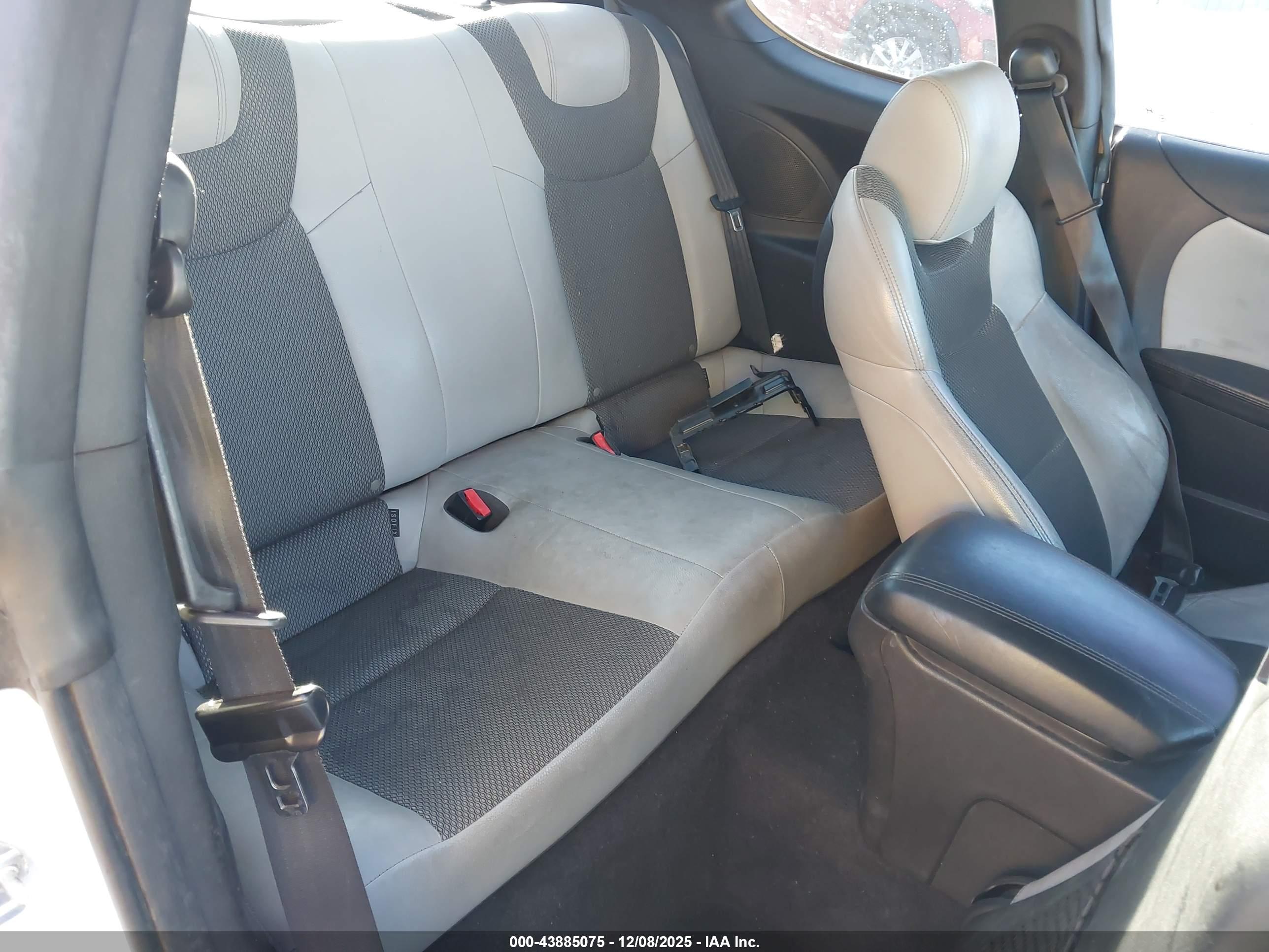 HYUNDAI GENESIS image 8