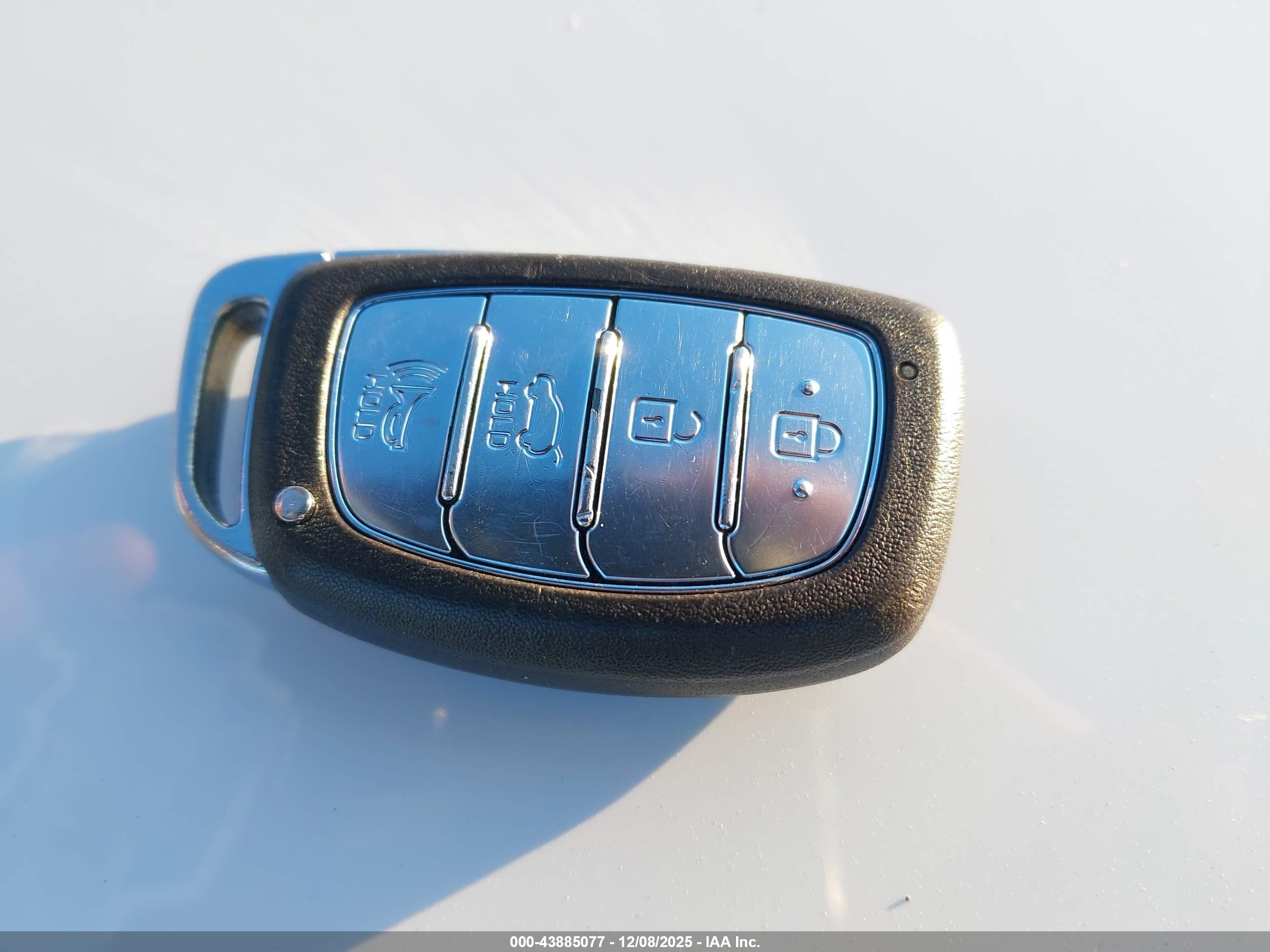 HYUNDAI TUCSON image 11