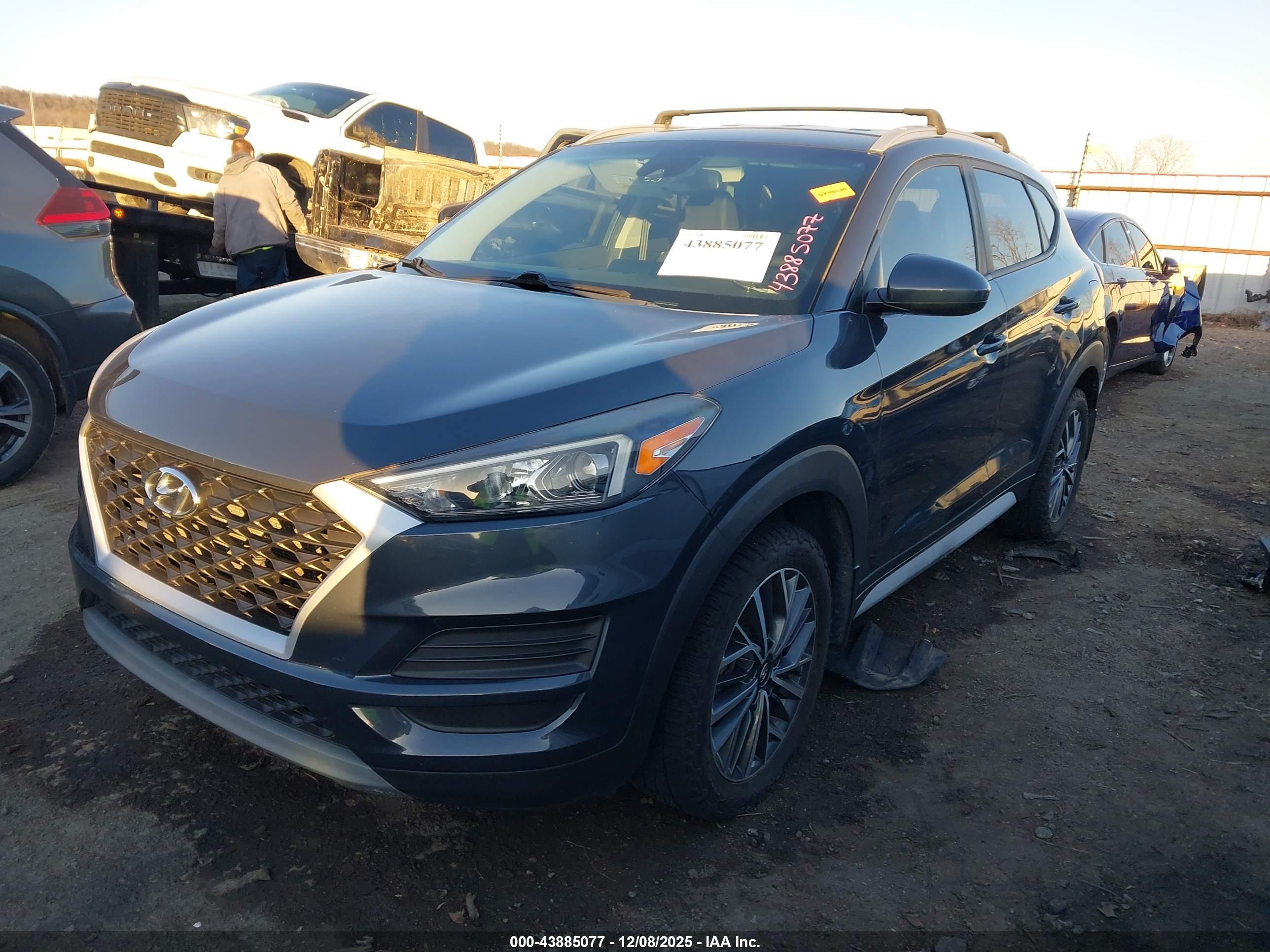 HYUNDAI TUCSON image 2