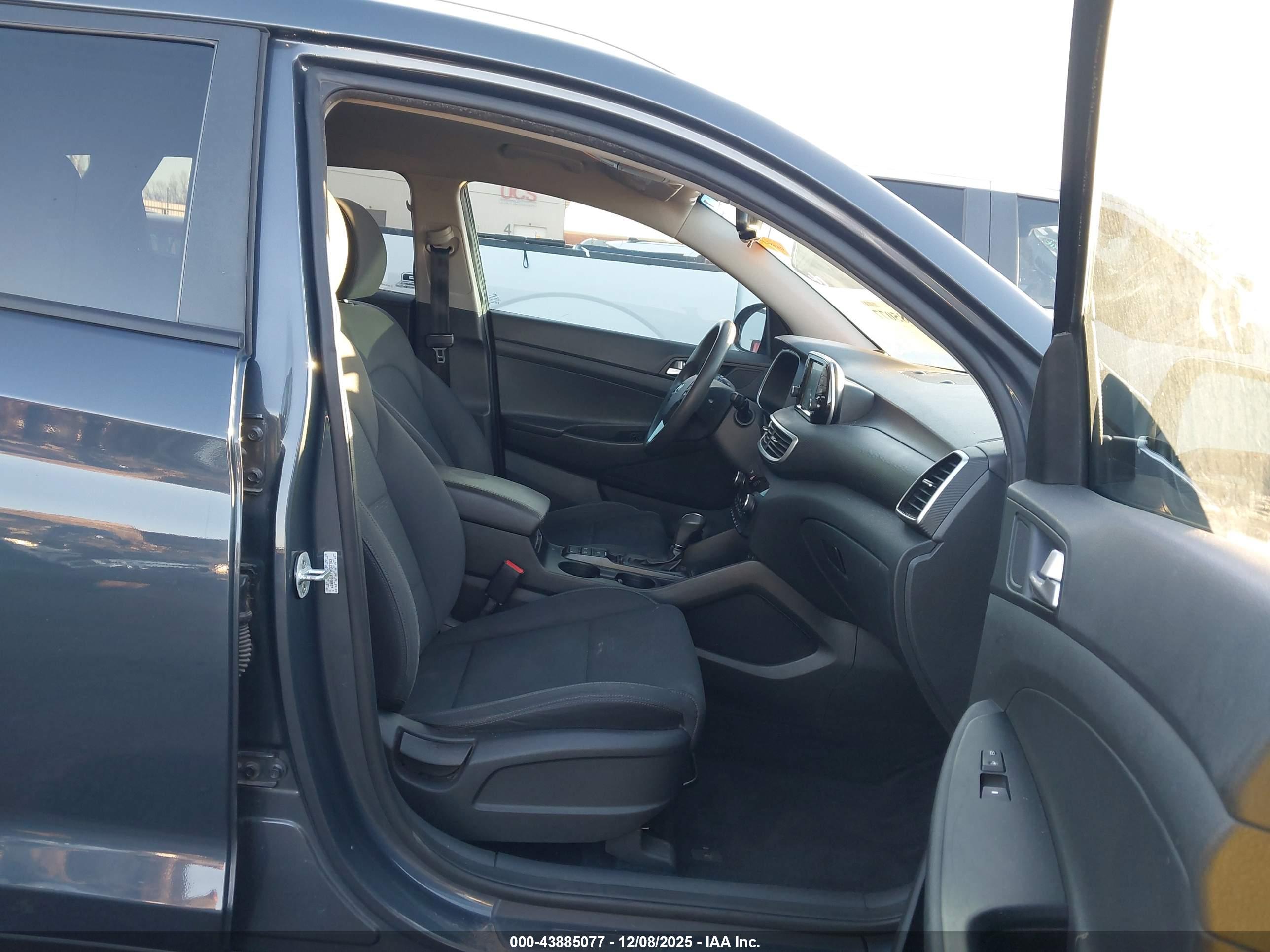 HYUNDAI TUCSON image 5