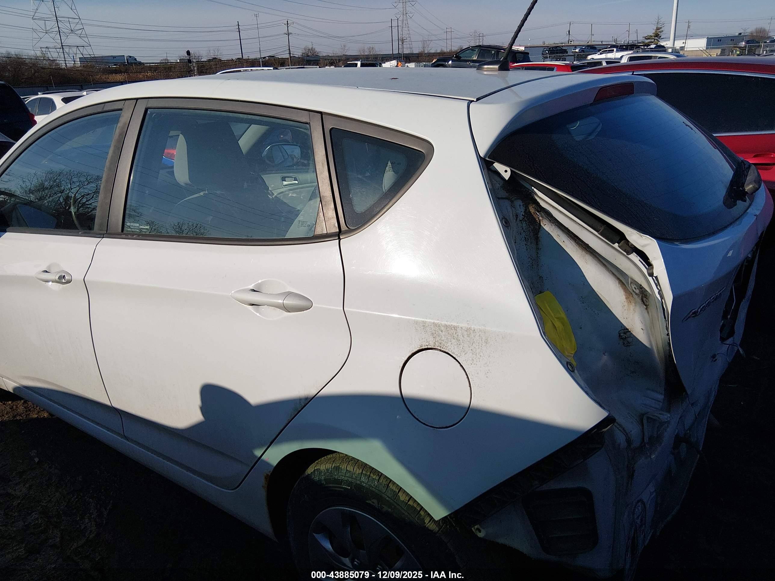 HYUNDAI ACCENT image 3