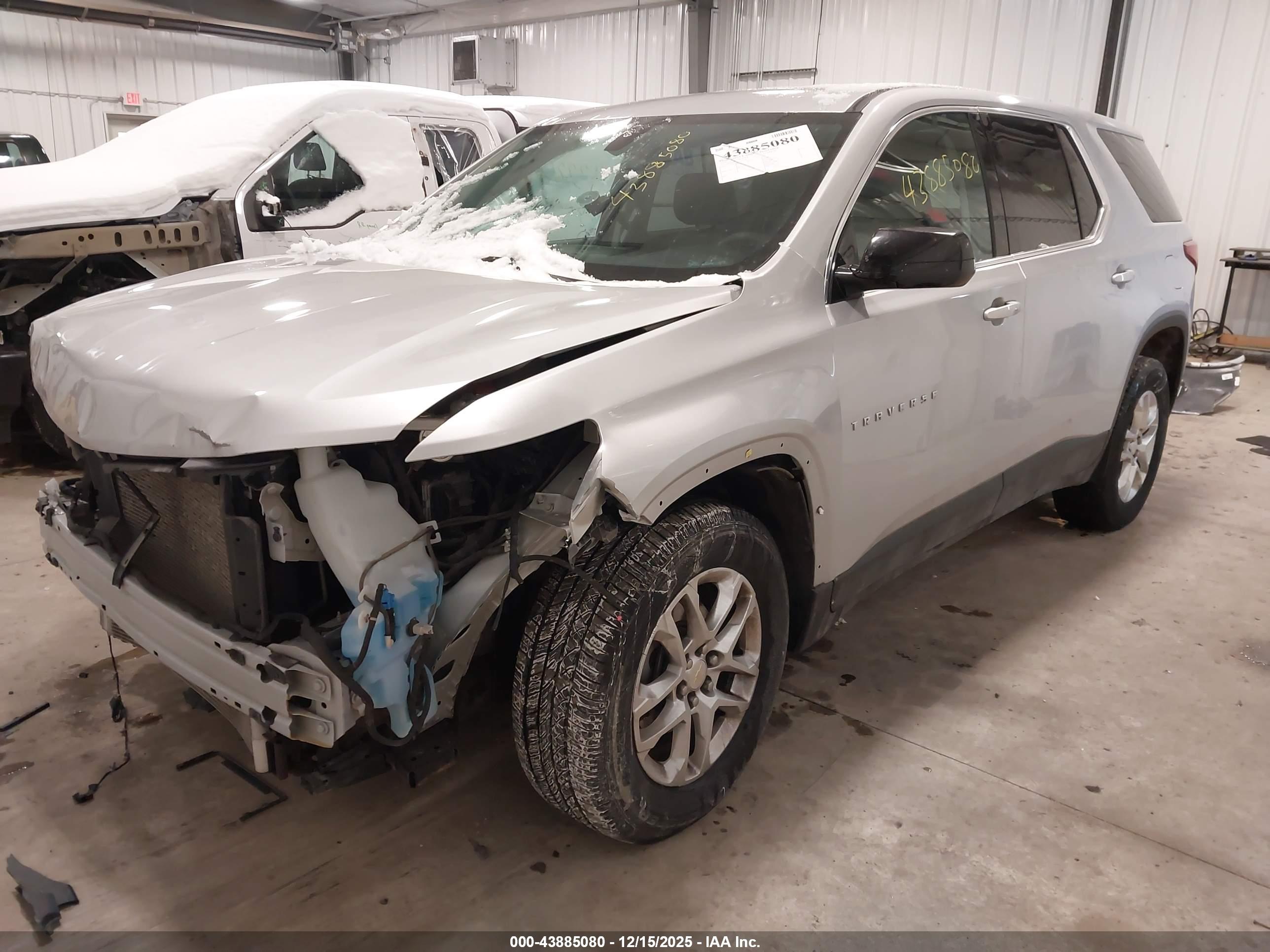 CHEVROLET TRAVERSE image 2