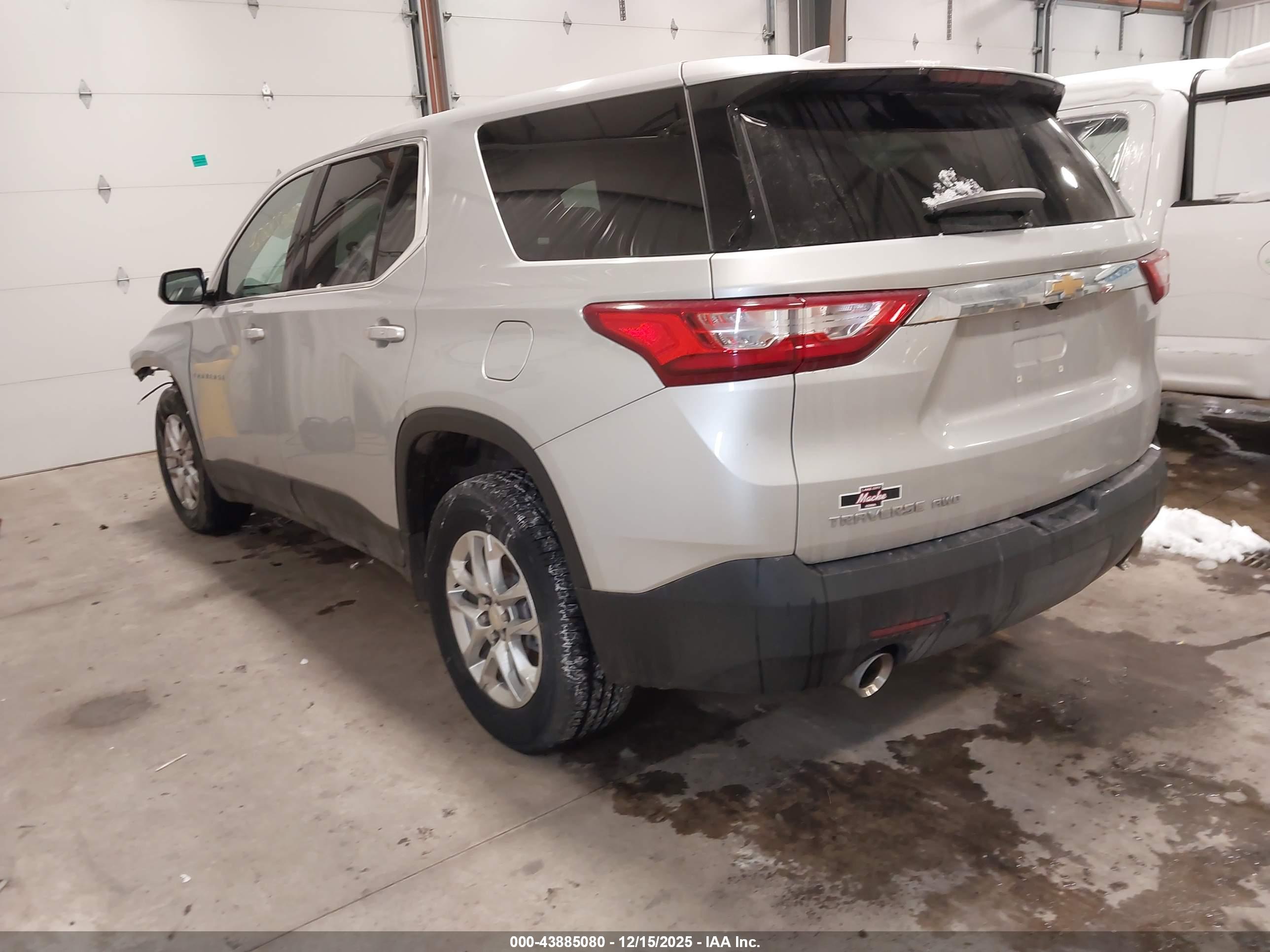 CHEVROLET TRAVERSE image 3