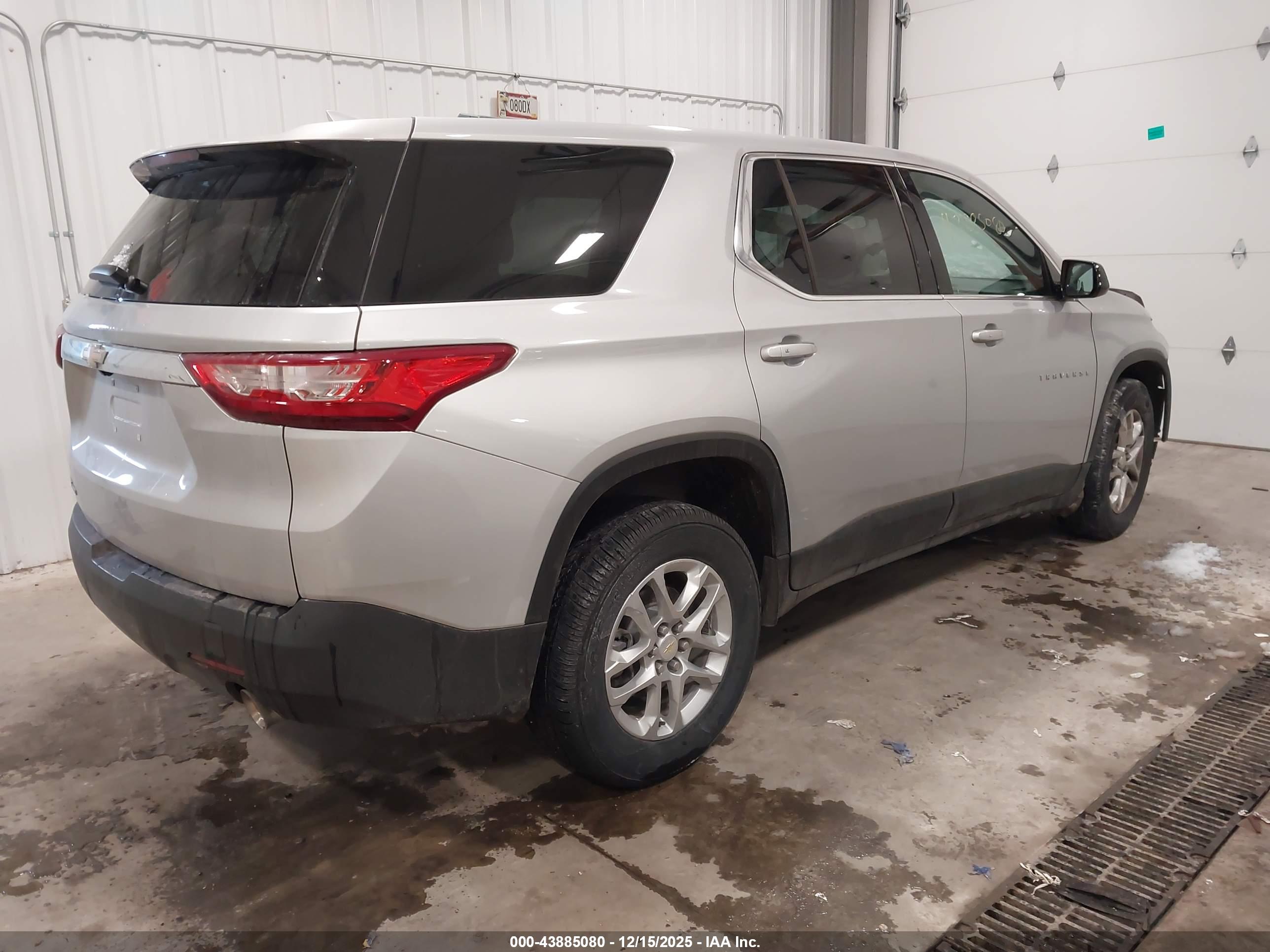 CHEVROLET TRAVERSE image 4