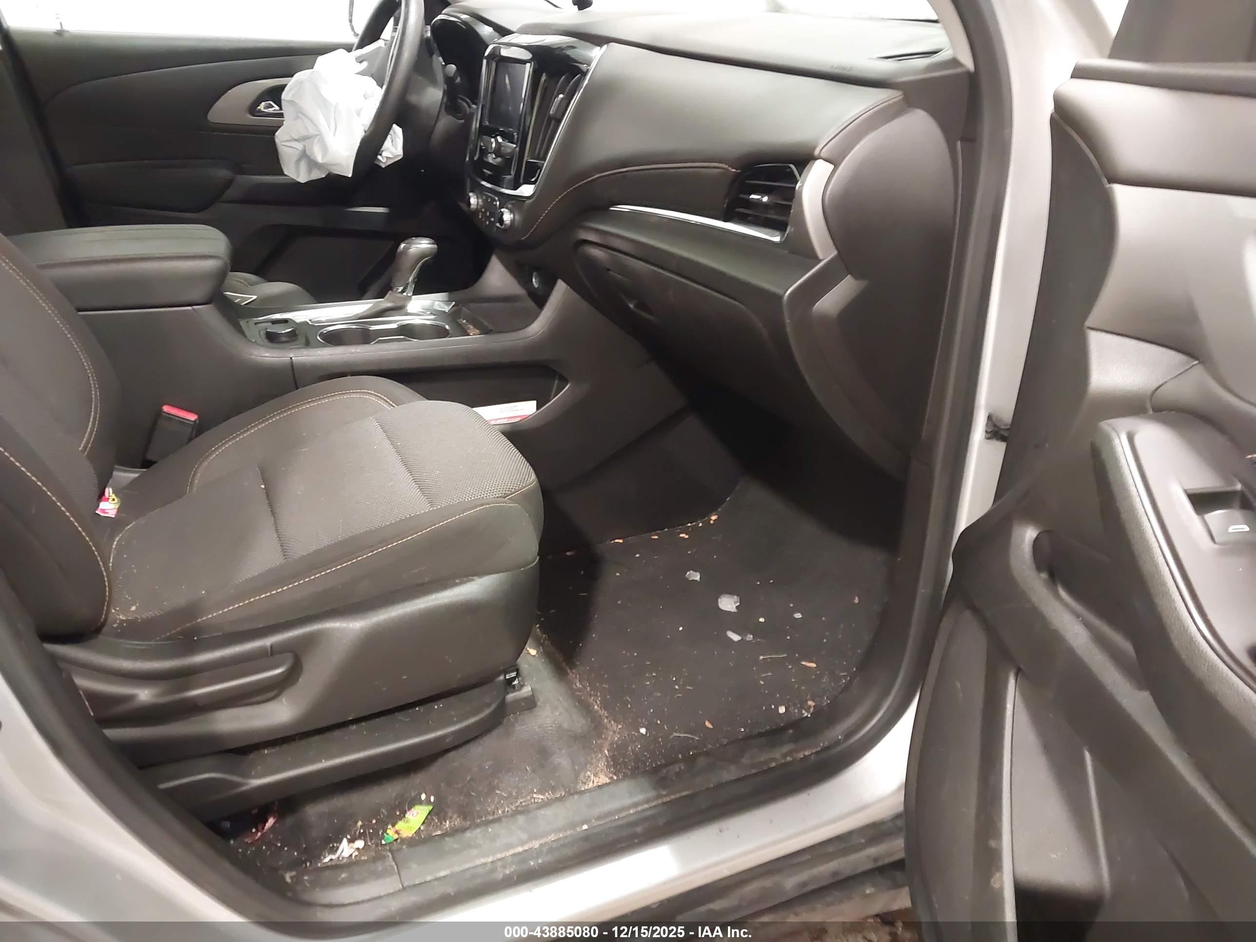 CHEVROLET TRAVERSE image 5
