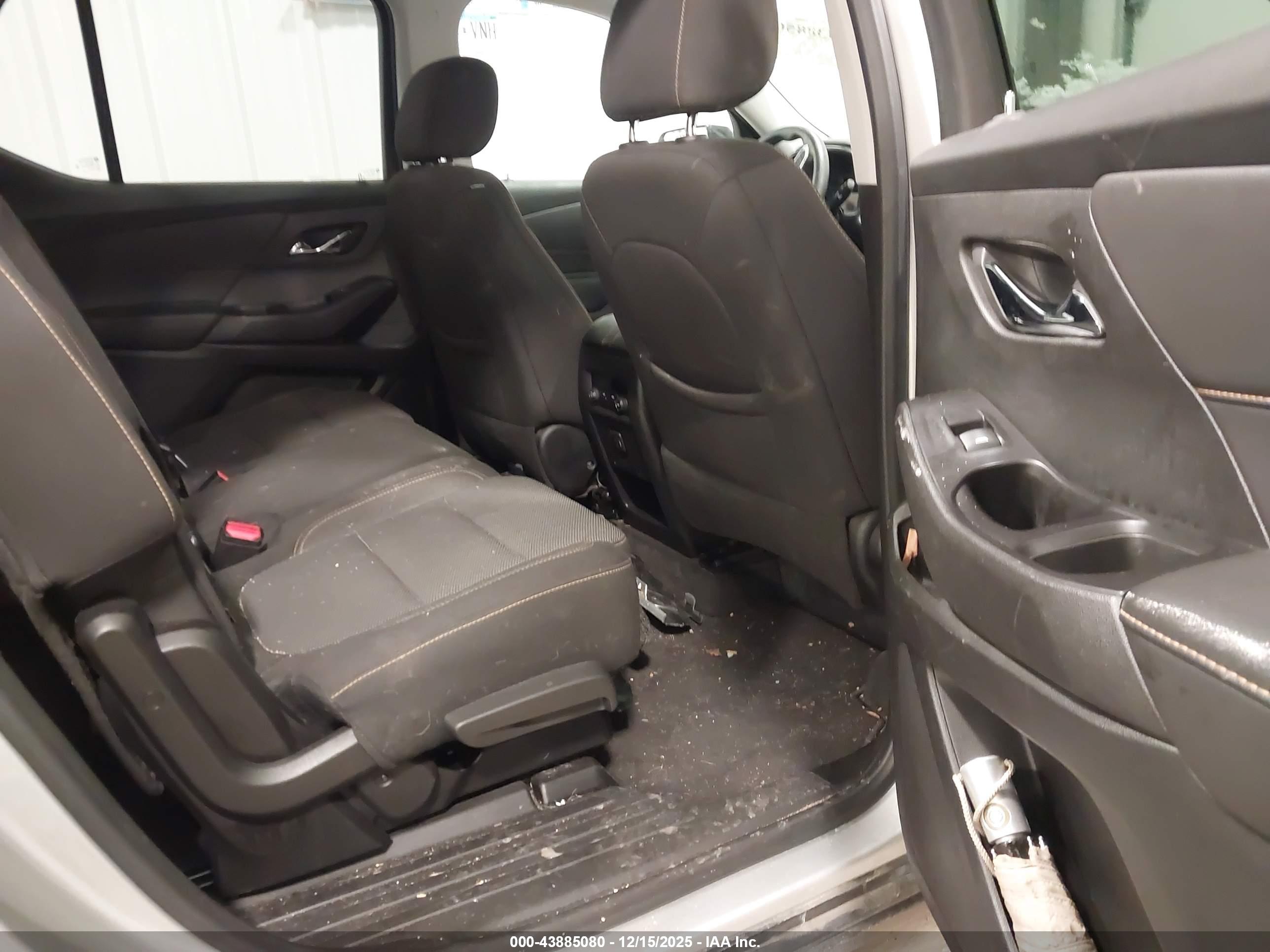 CHEVROLET TRAVERSE image 8