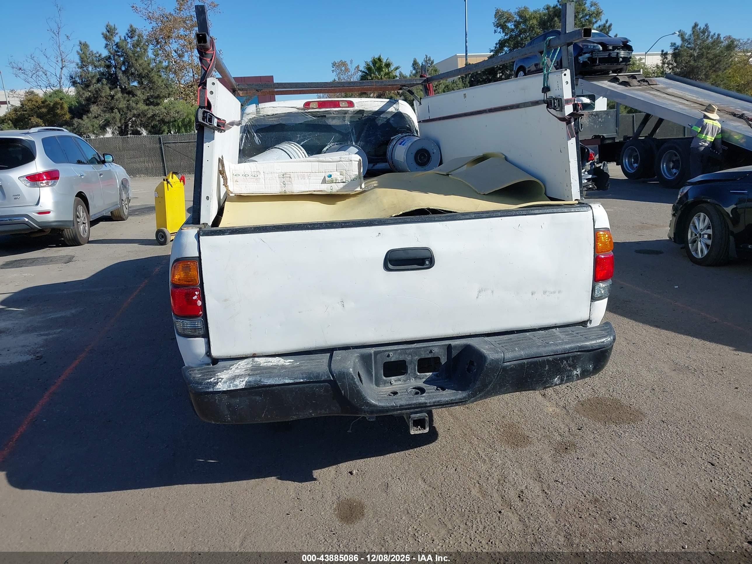 TOYOTA TUNDRA image 6