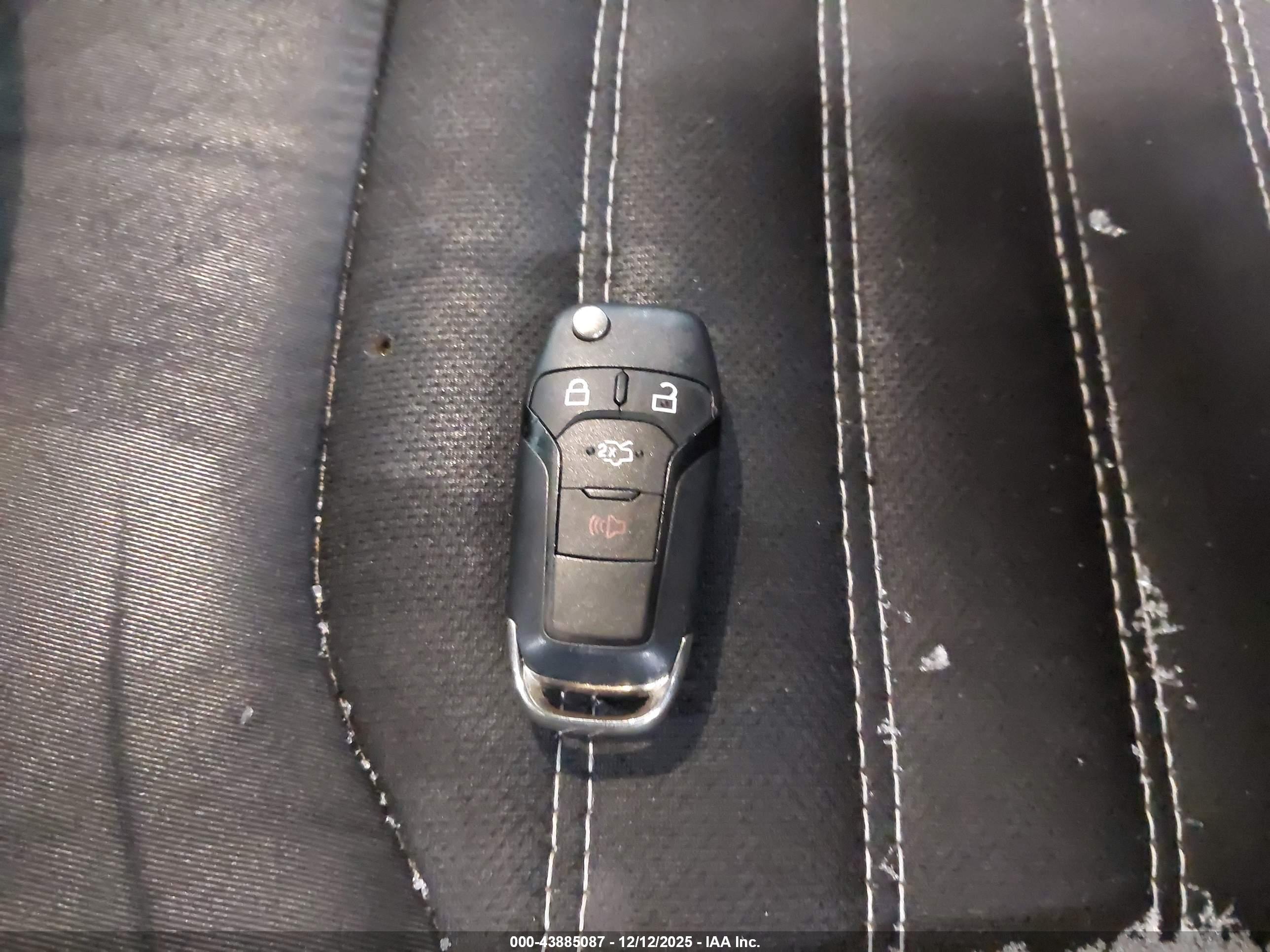 FORD FUSION image 11