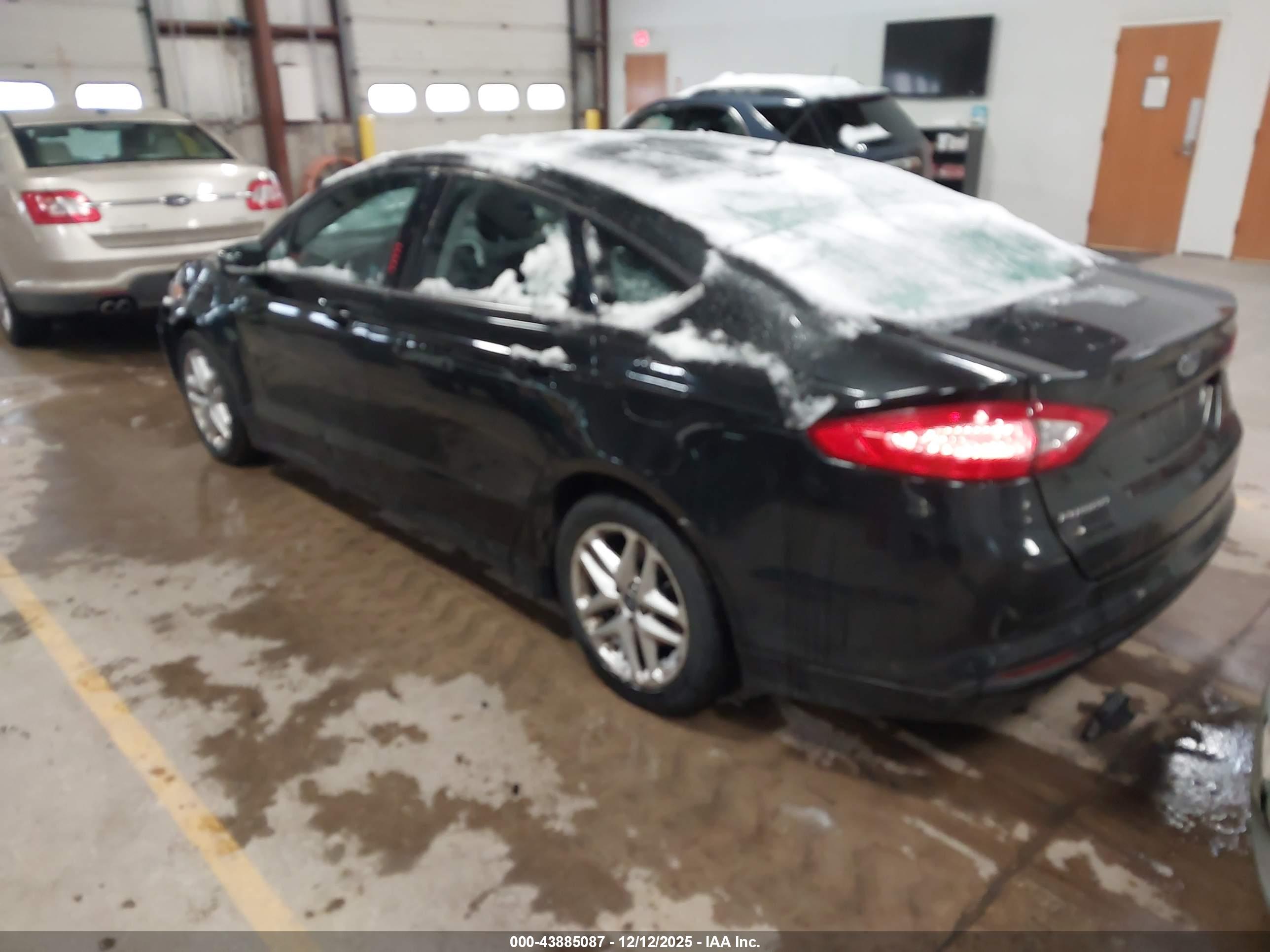FORD FUSION image 3