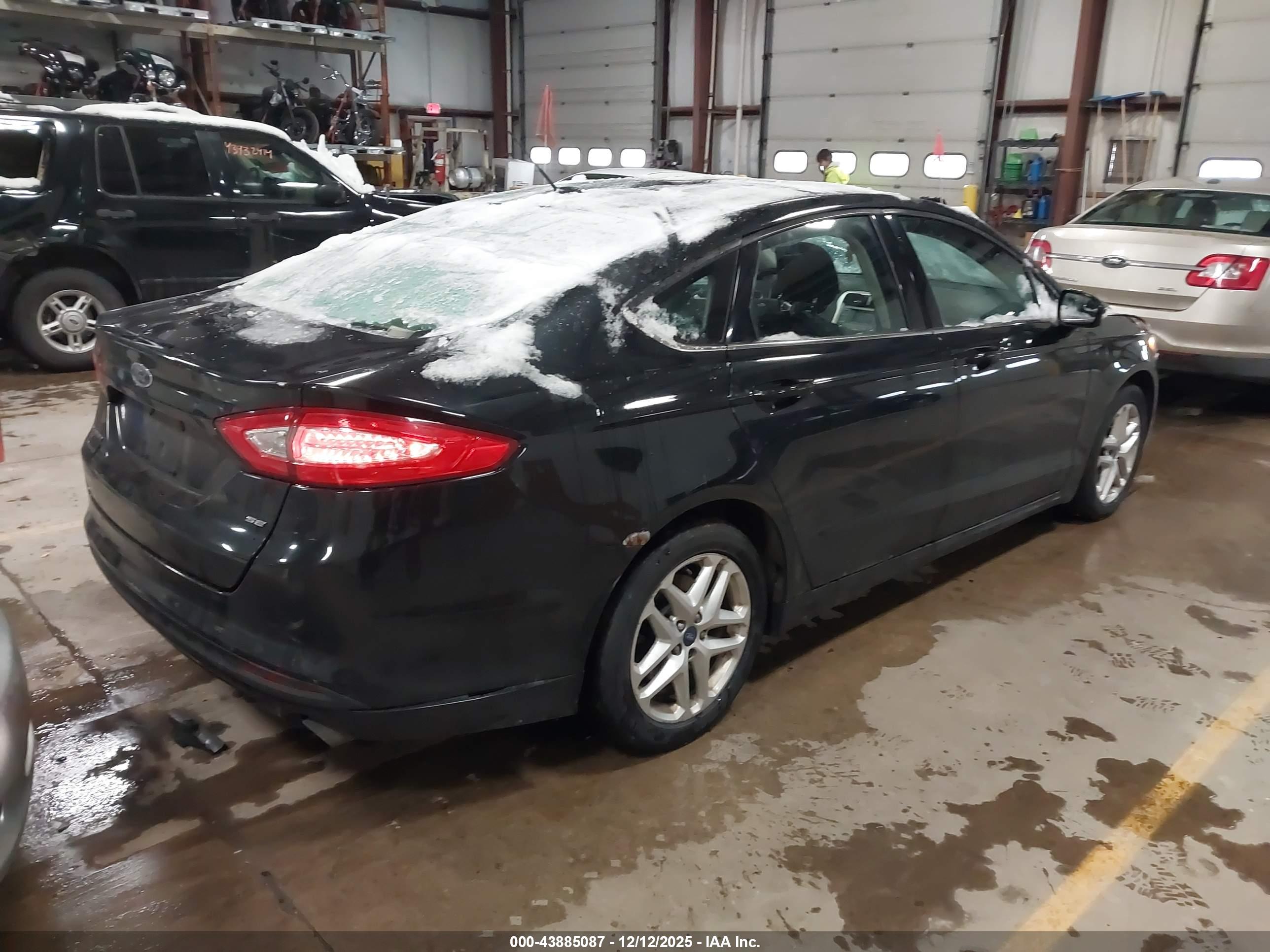 FORD FUSION image 4