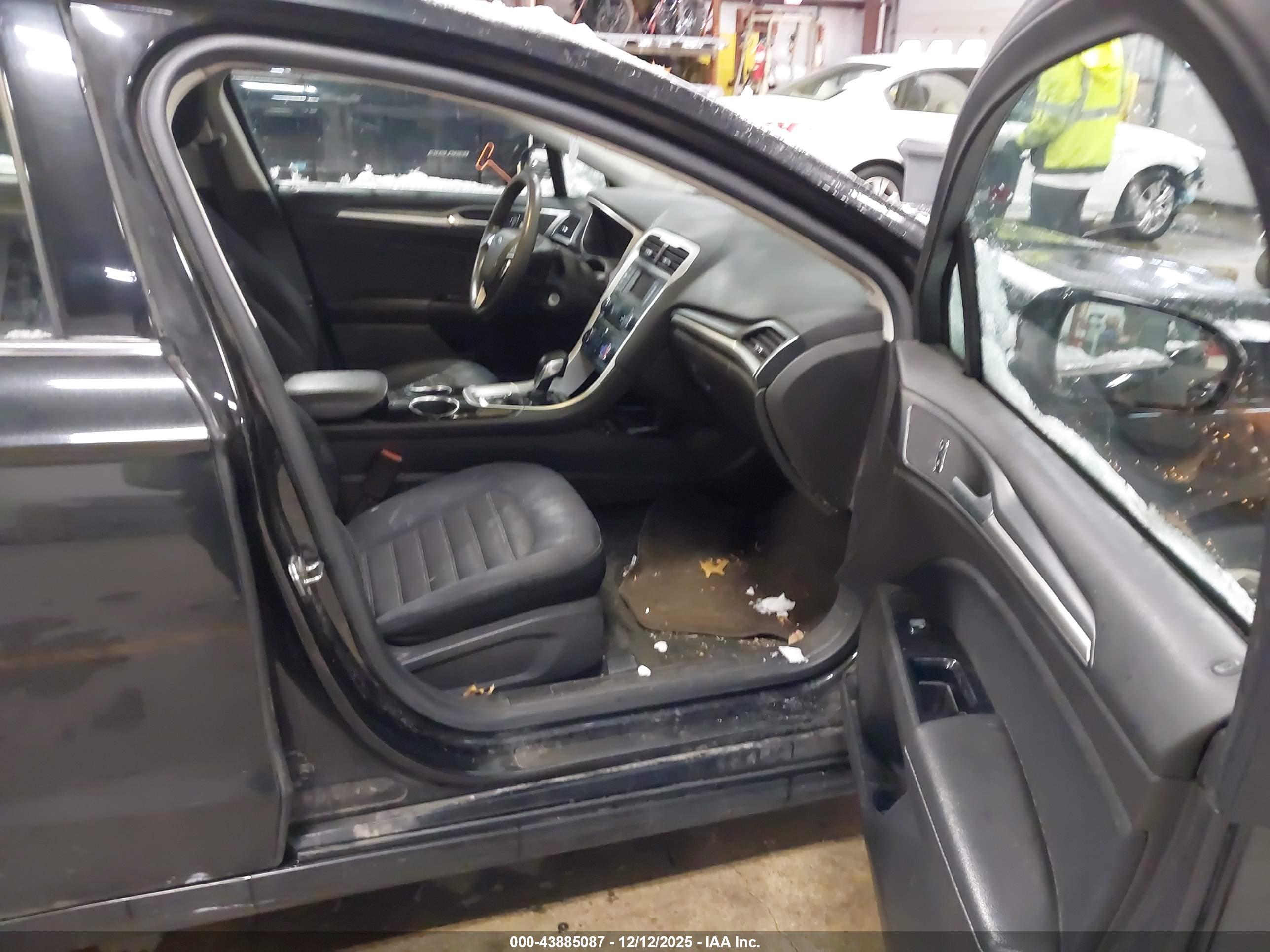 FORD FUSION image 5