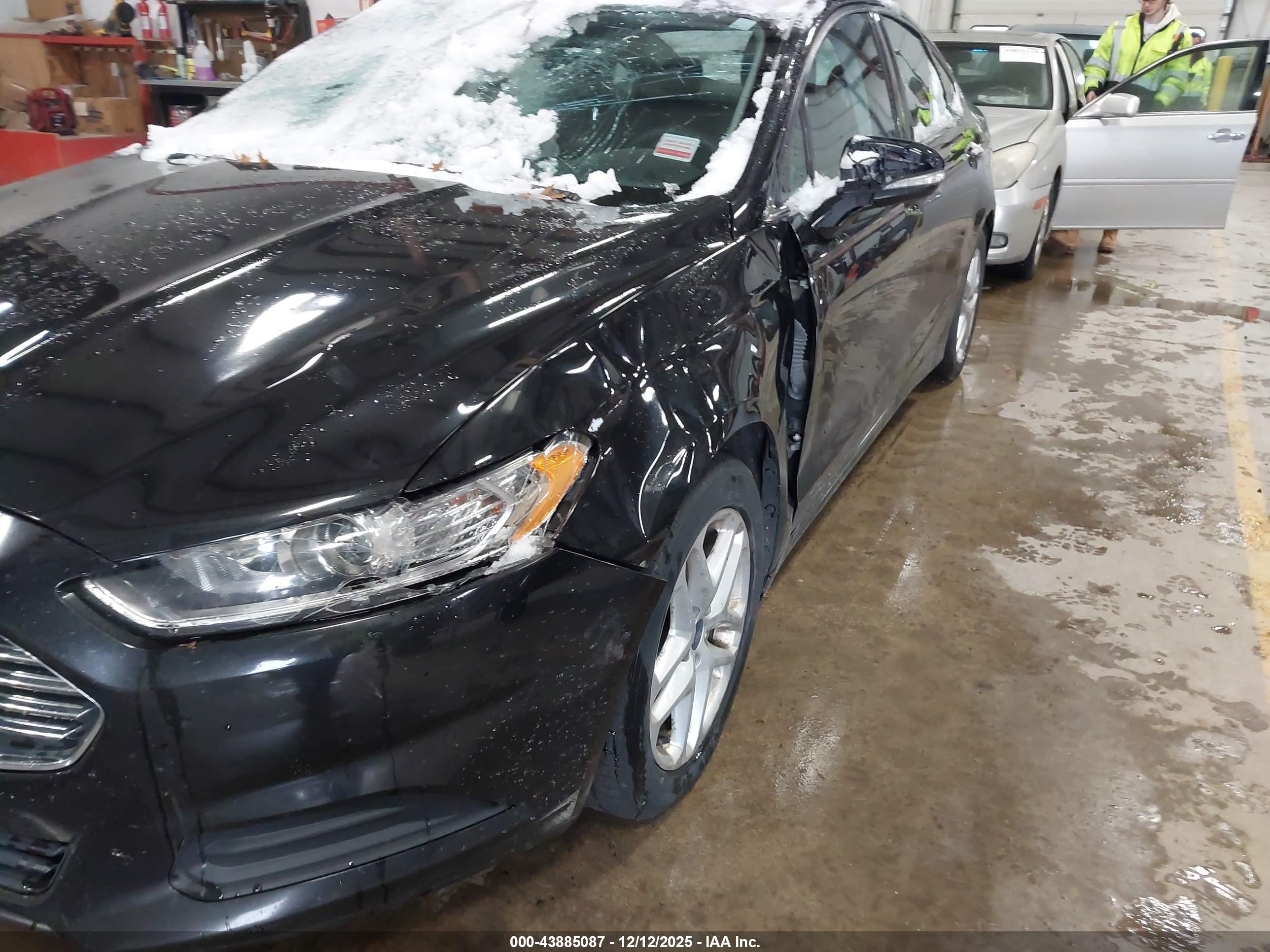 FORD FUSION image 6