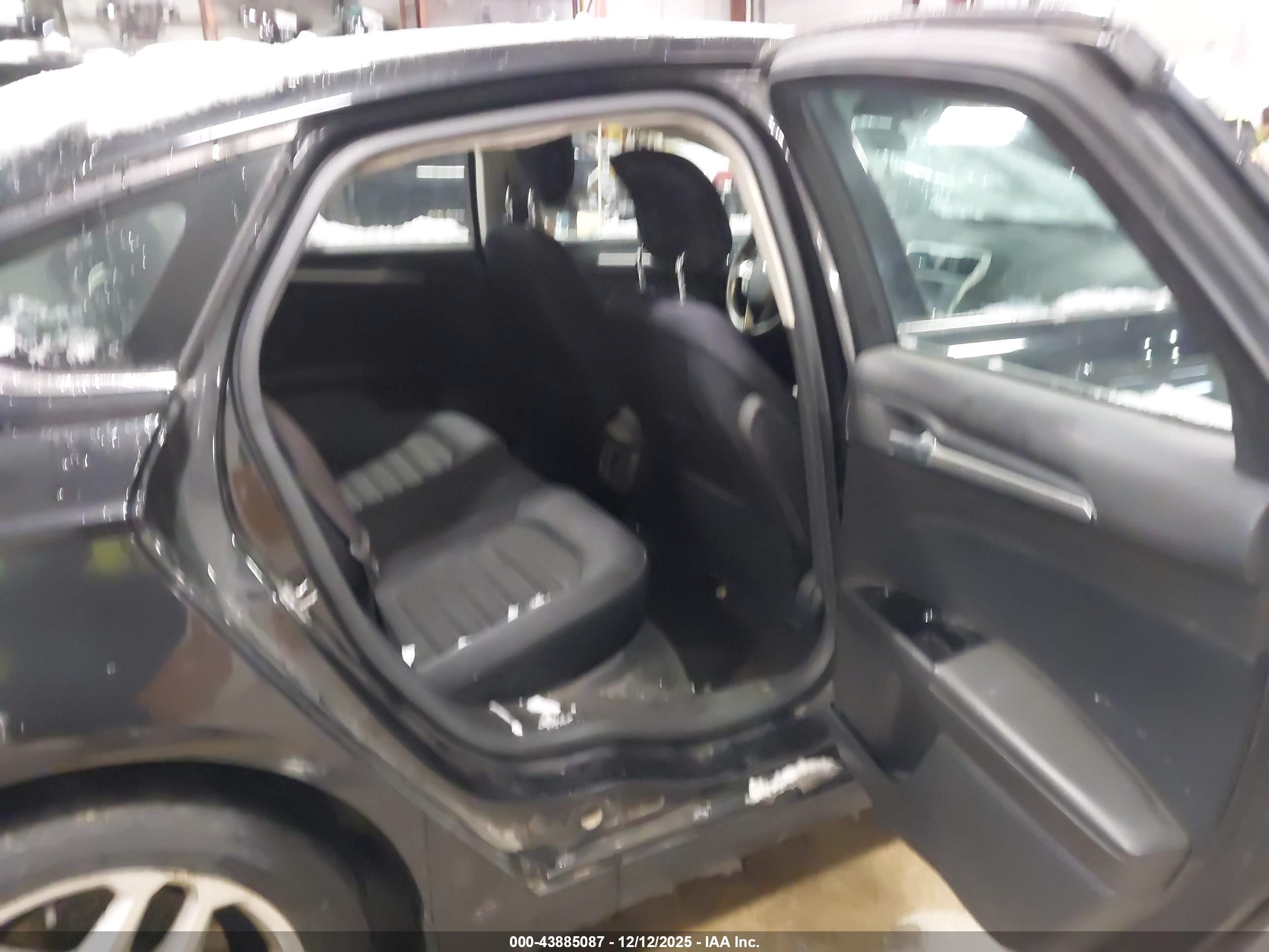 FORD FUSION image 8