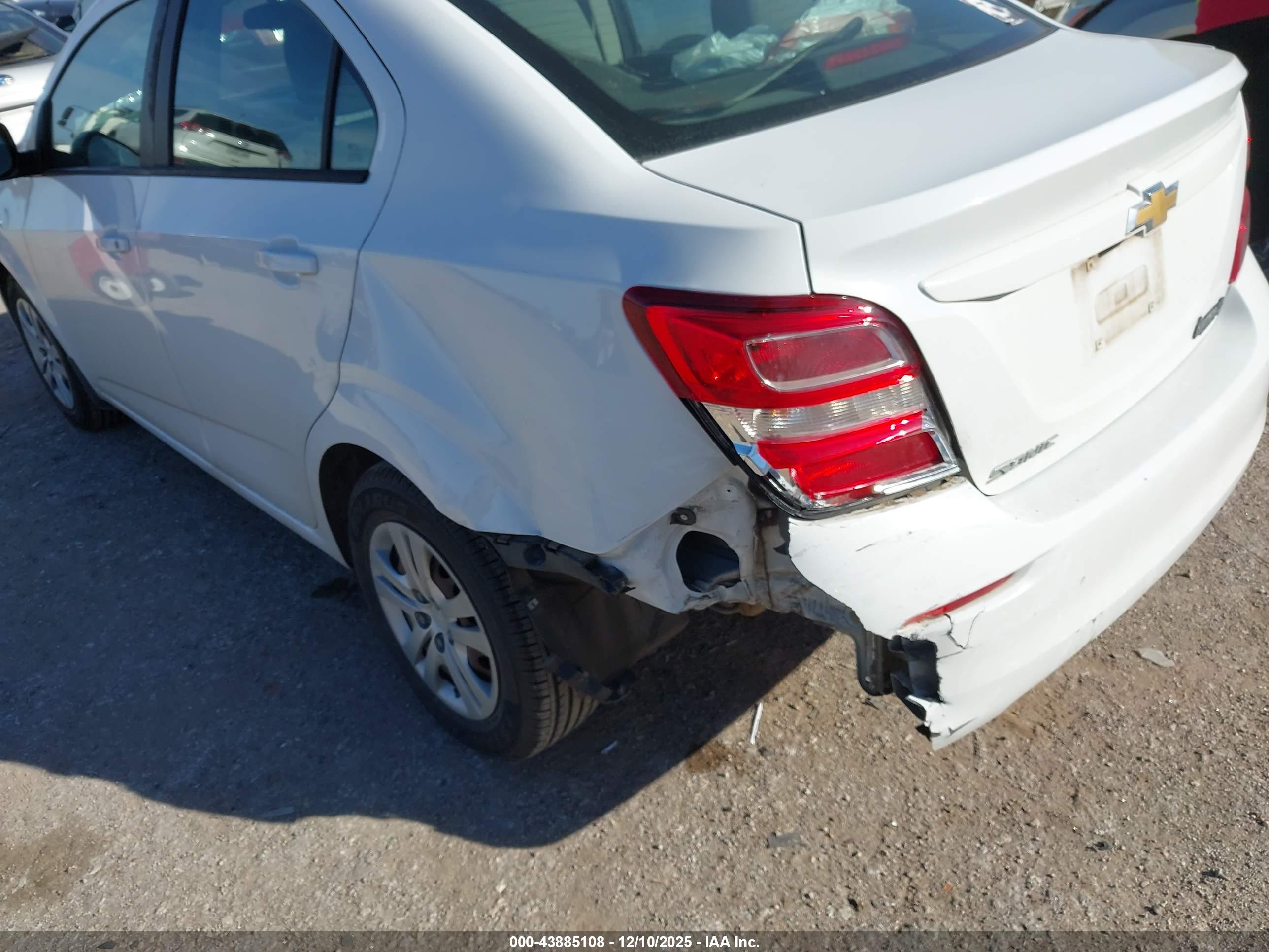 CHEVROLET SONIC image 6