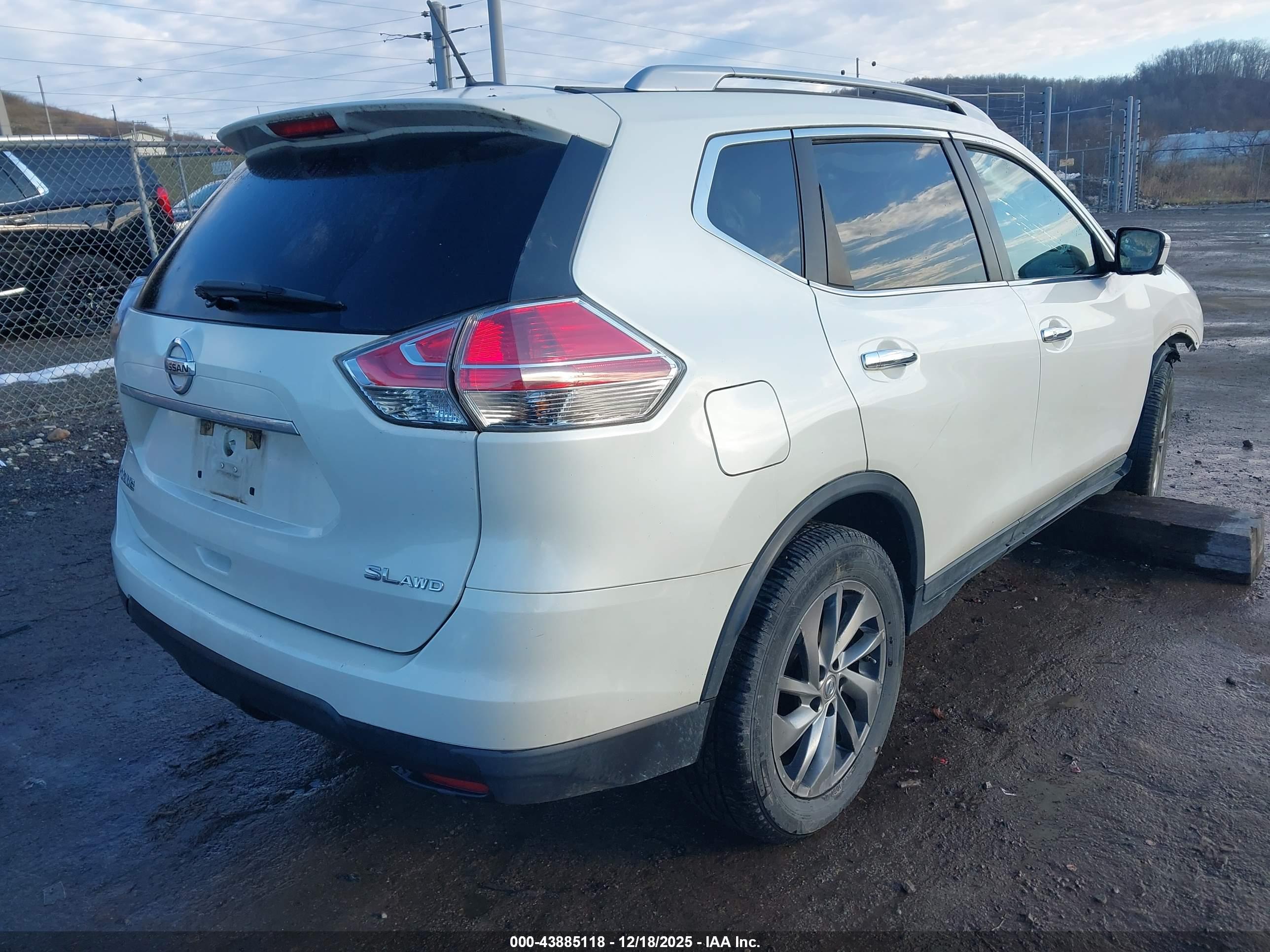 NISSAN ROGUE image 4