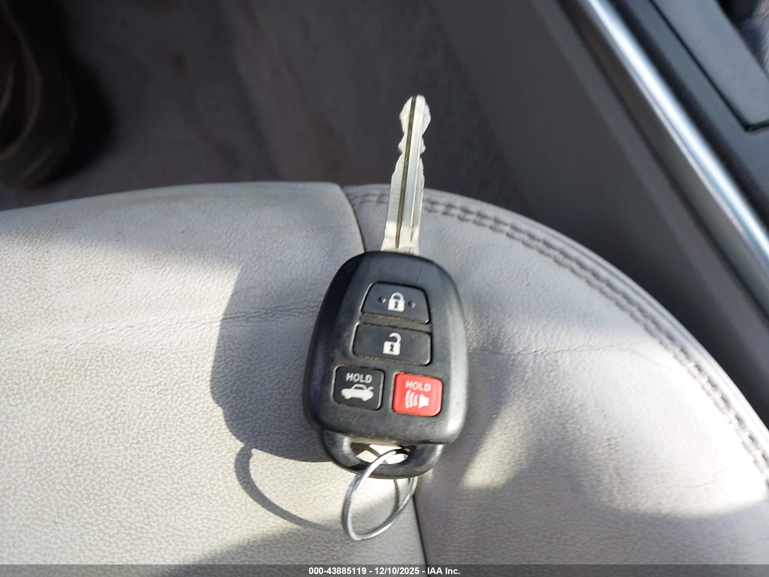 TOYOTA CAMRY image 11