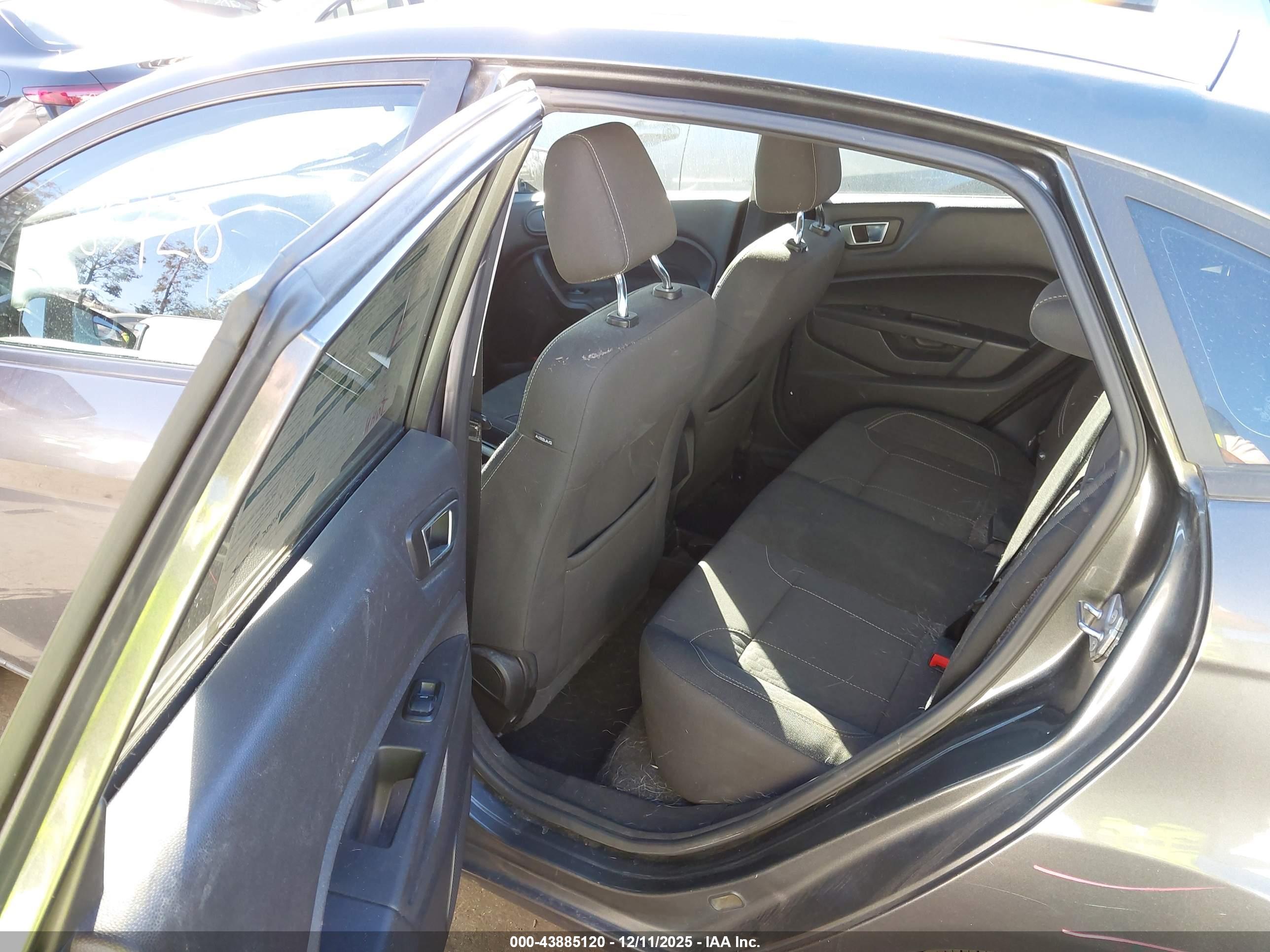 FORD FIESTA image 8