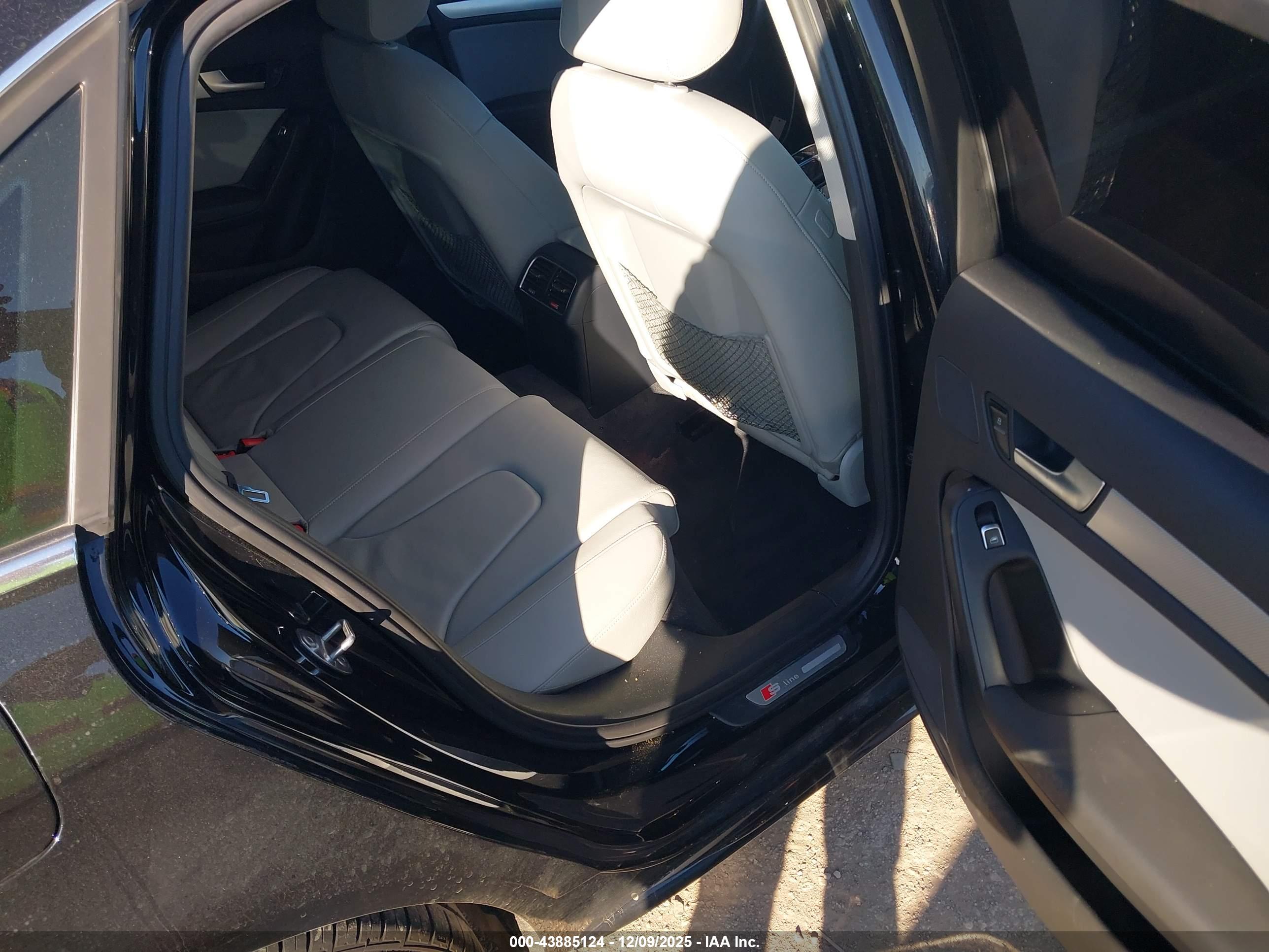 AUDI A4 image 8